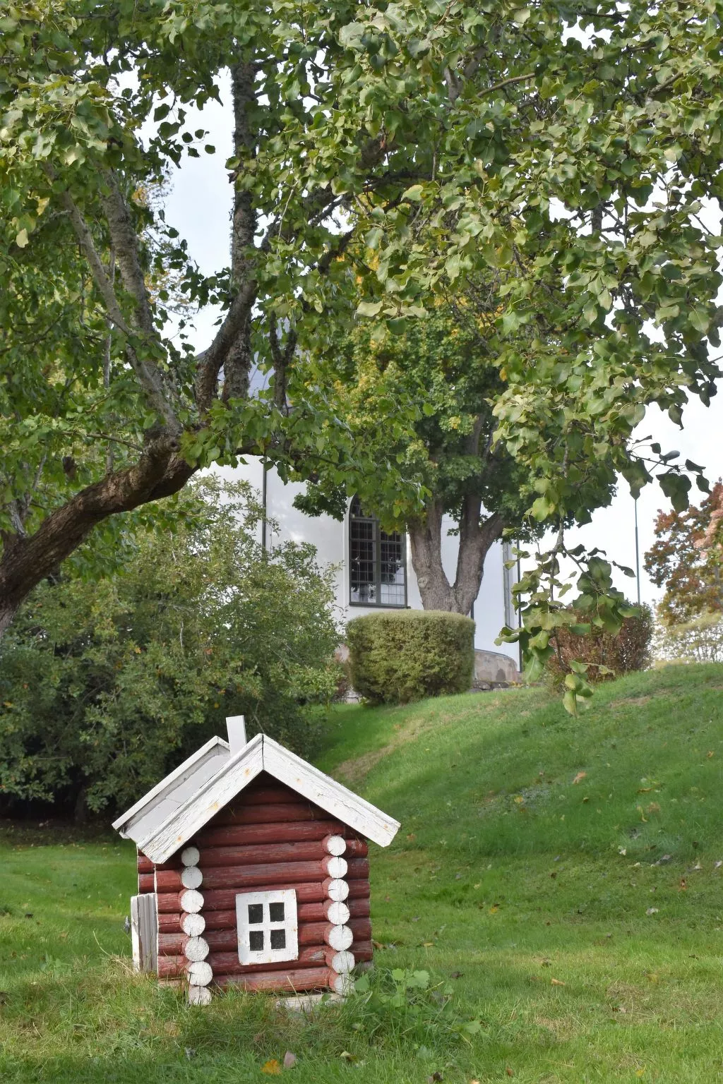 Typisch schwedisches Ferienhaus mit Garten-Buiten