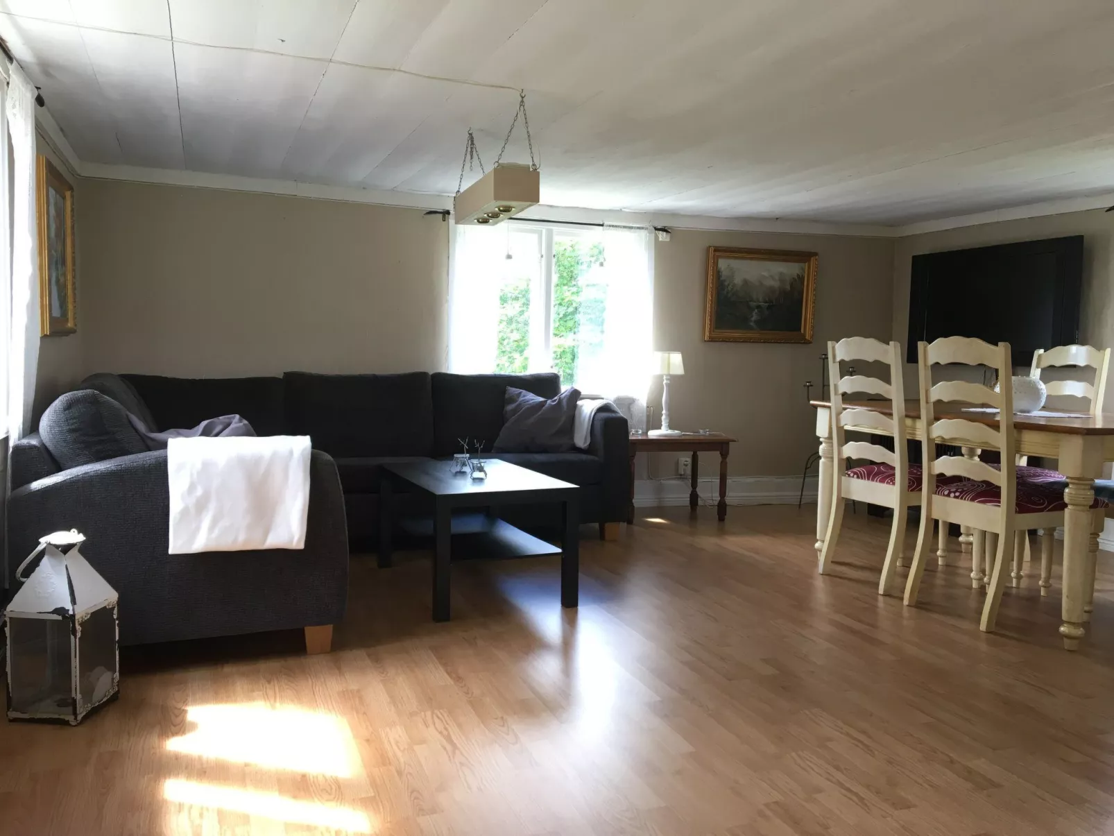 Charmantes Holzhaus mit eigenem Ruderboot-Binnen