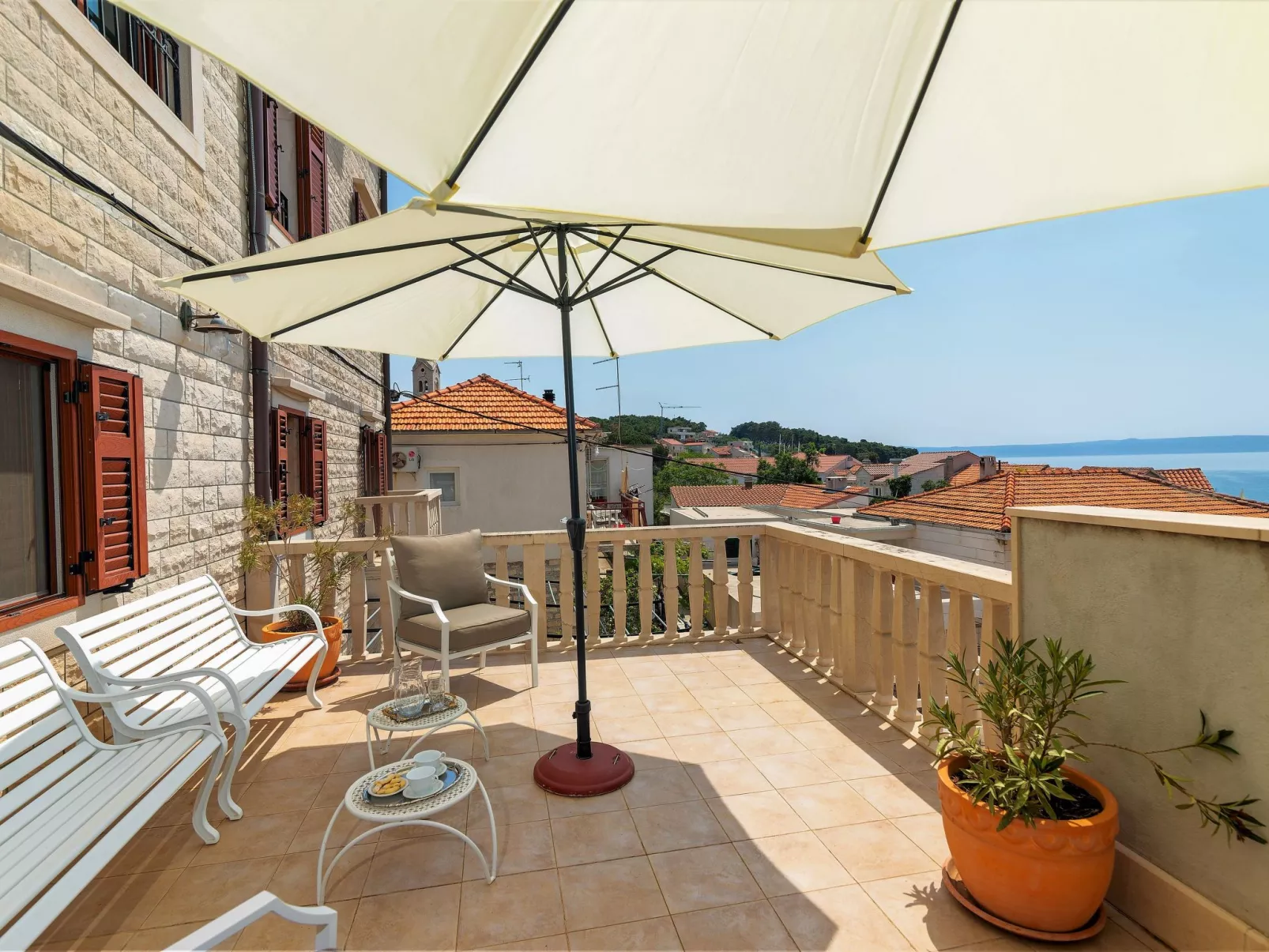 Ferienvilla "Laurus" mit Blick auf das Wasser-Buiten