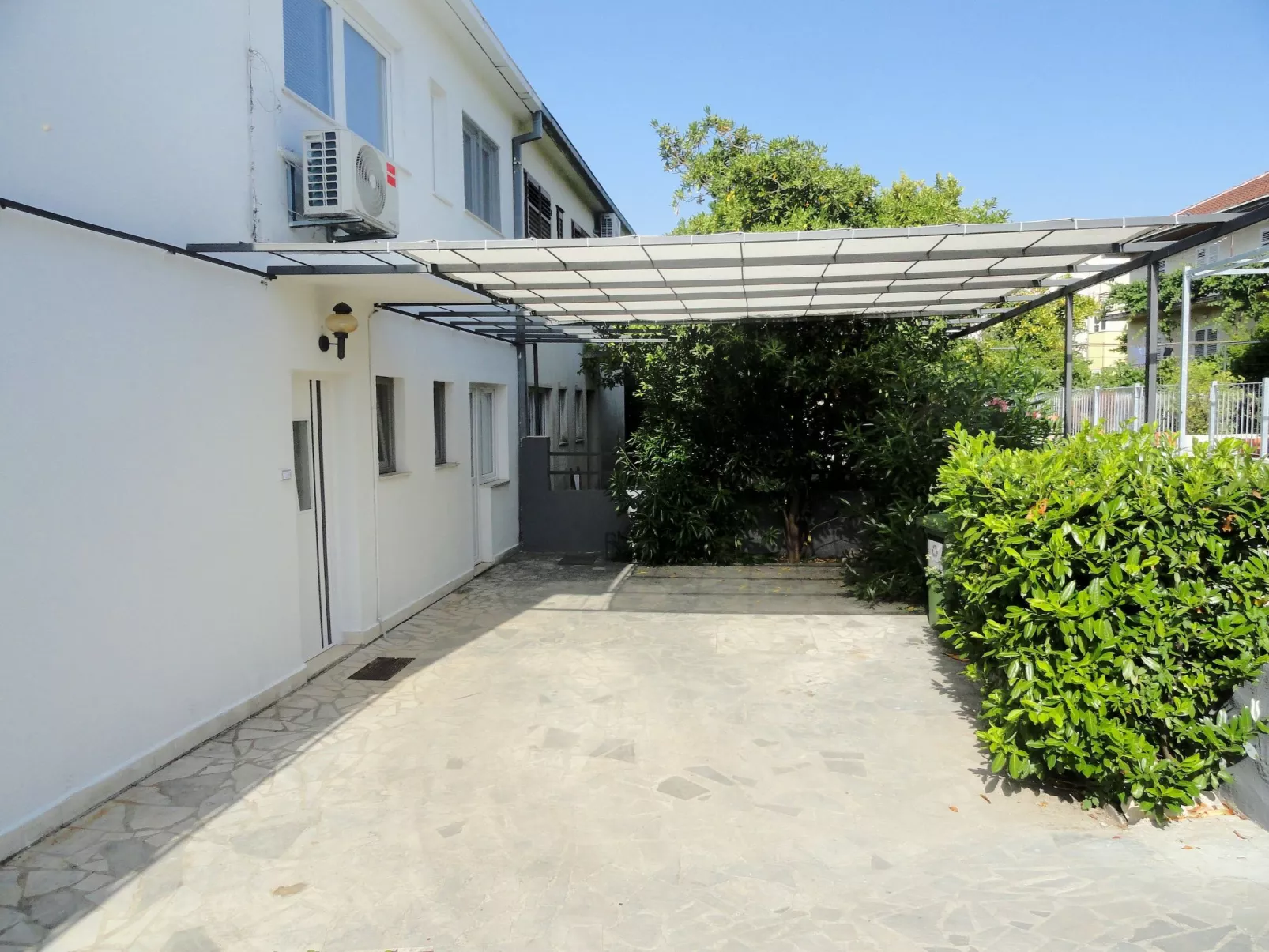 Karmen auf zwei Ebenen mit Garten-Buiten