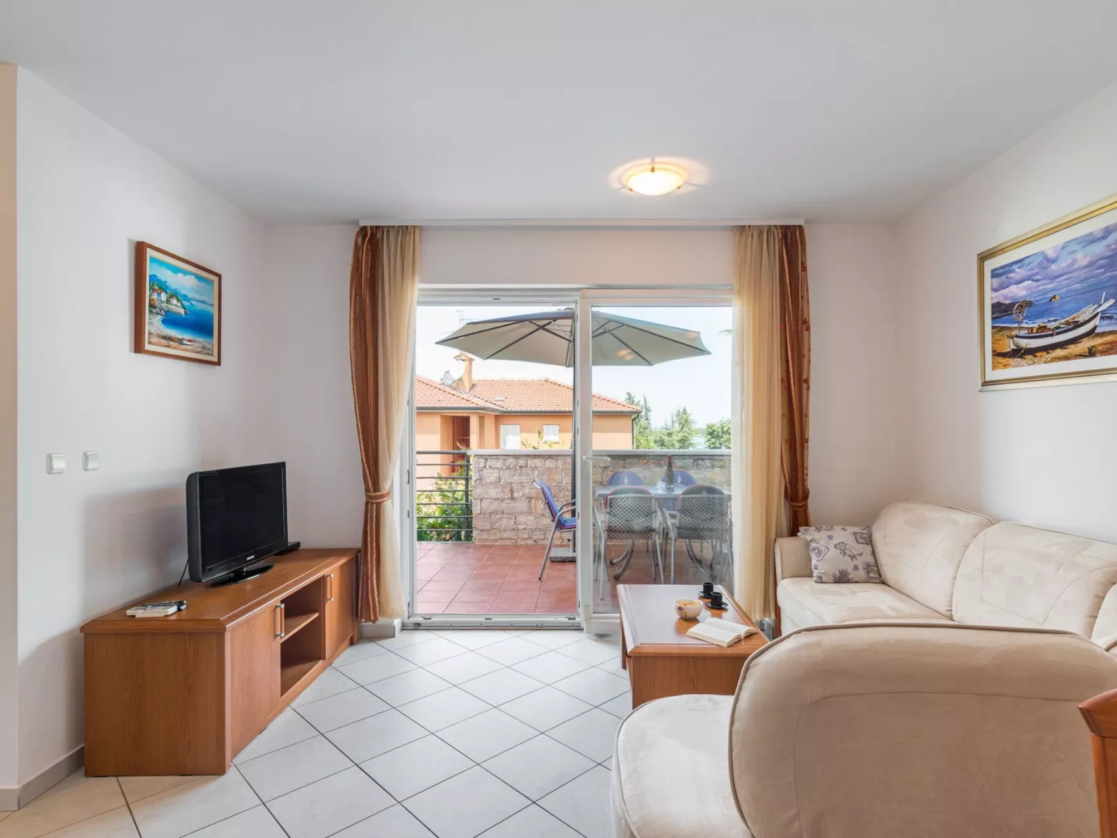 Pinta mit großem Garten-Binnen