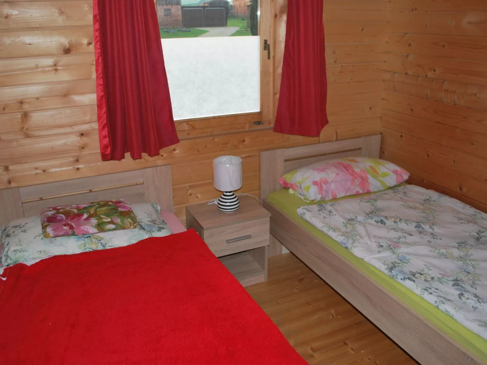 Blockhaus mit eigenem See-Image-tags.info