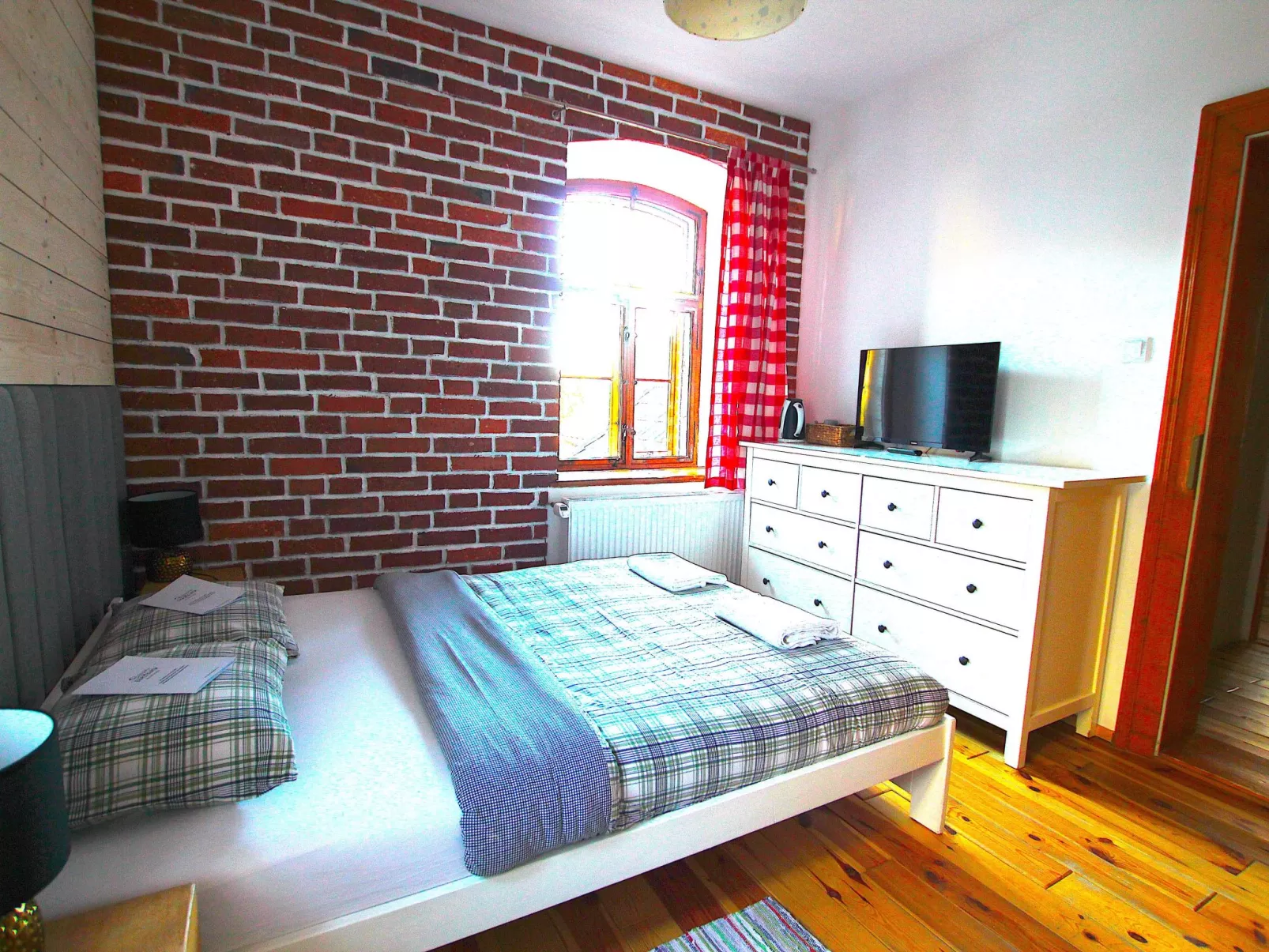 Exklusives Ferienhaus mit Schwimmbad direkt am Wasser-Binnen