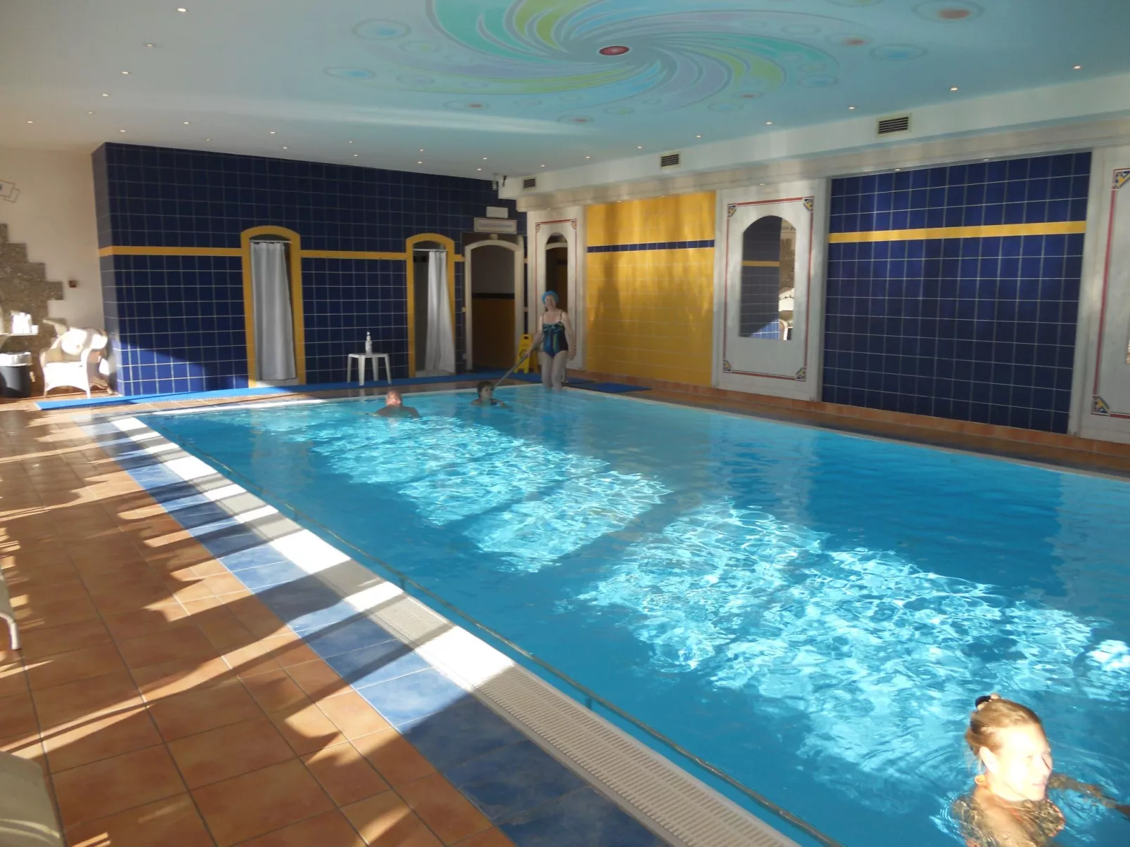 Mit Gemeinschaftspool und Terrasse-Image-tags.info