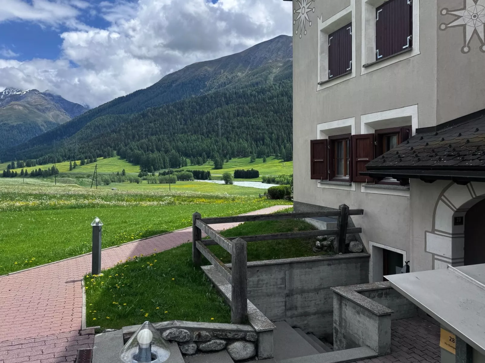 Chesa Blais, 2. OG-Buiten