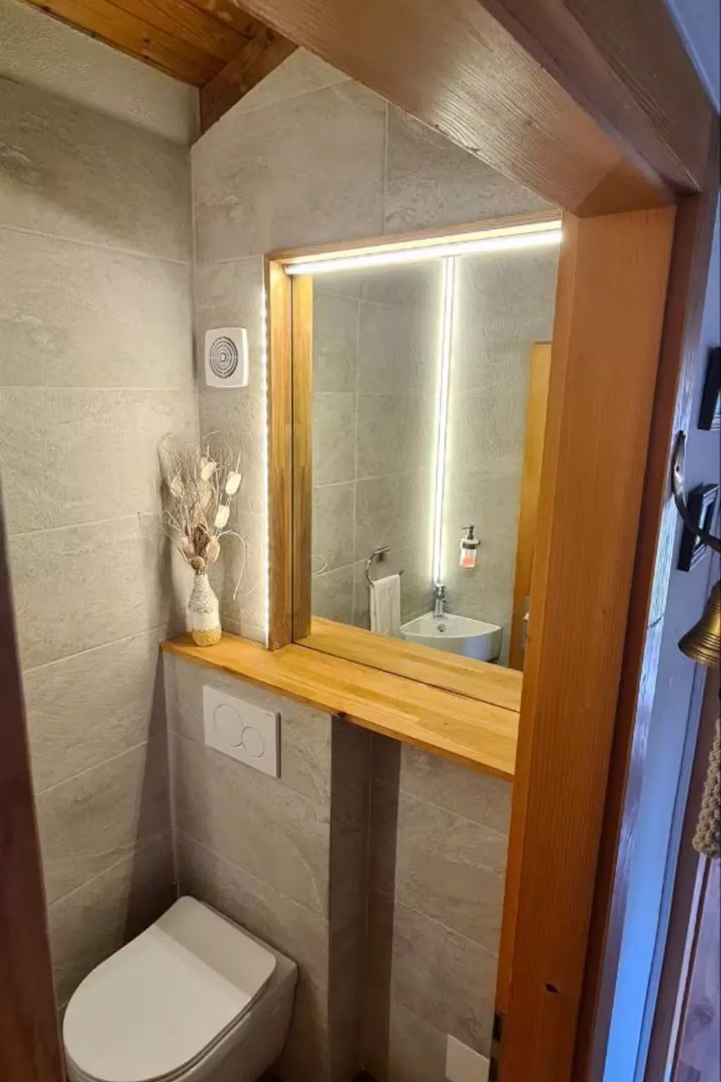 Chalet mit Seeblick, Jacuzzi, Sauna und Garten-Binnen