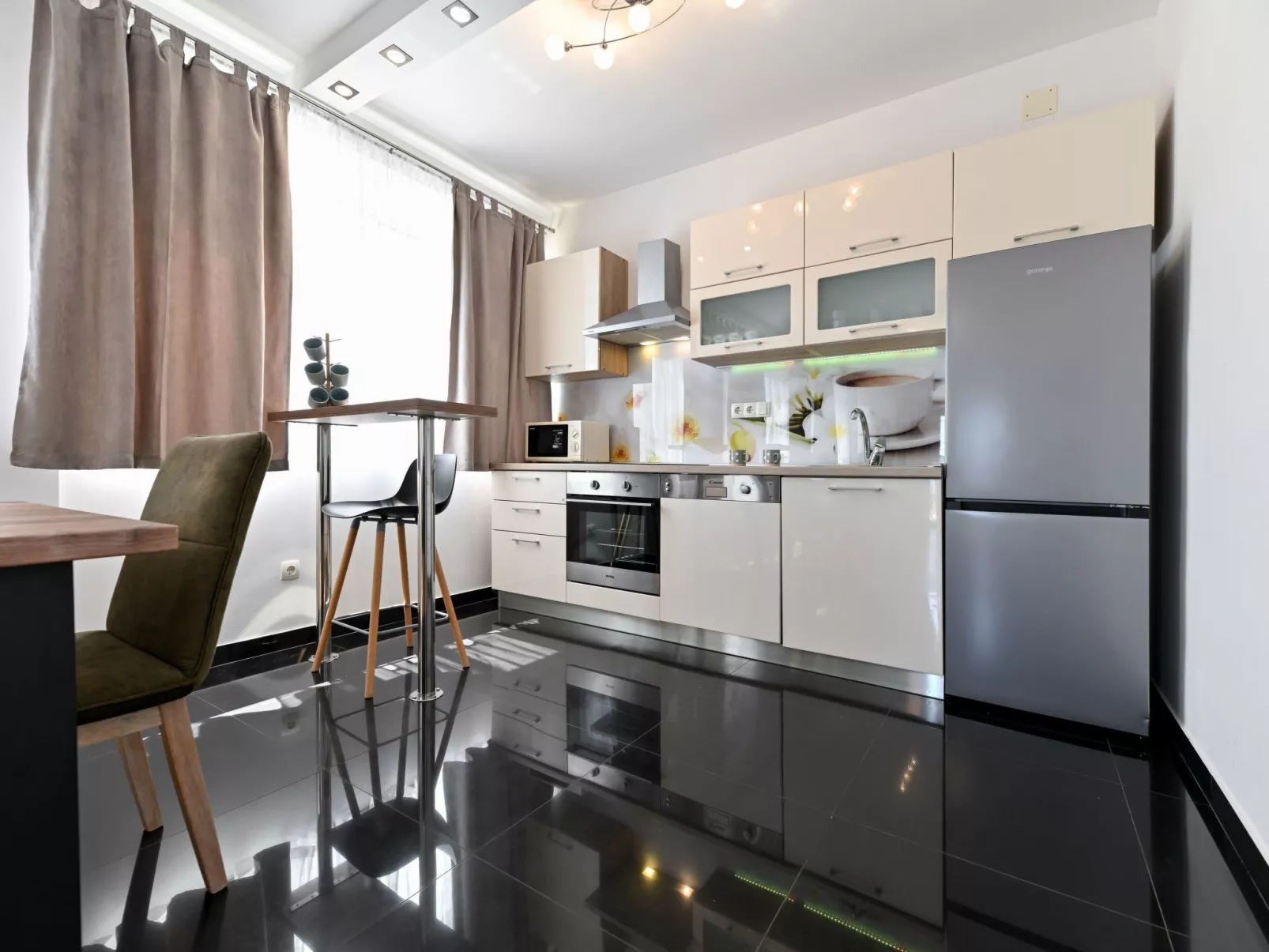 Charmantes Ferienhaus in Donje Rastane-Binnen