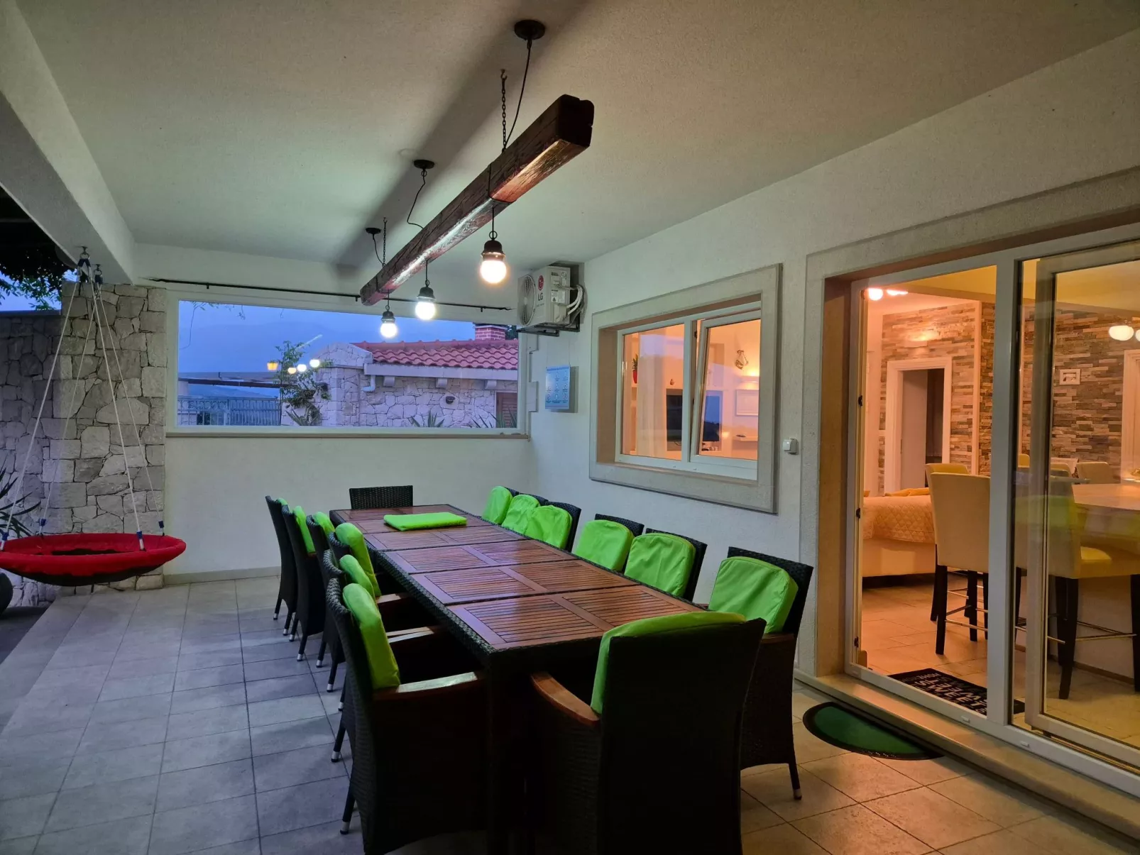 Komfortables Haus in Selca mit privatem Parkplatz-Buiten