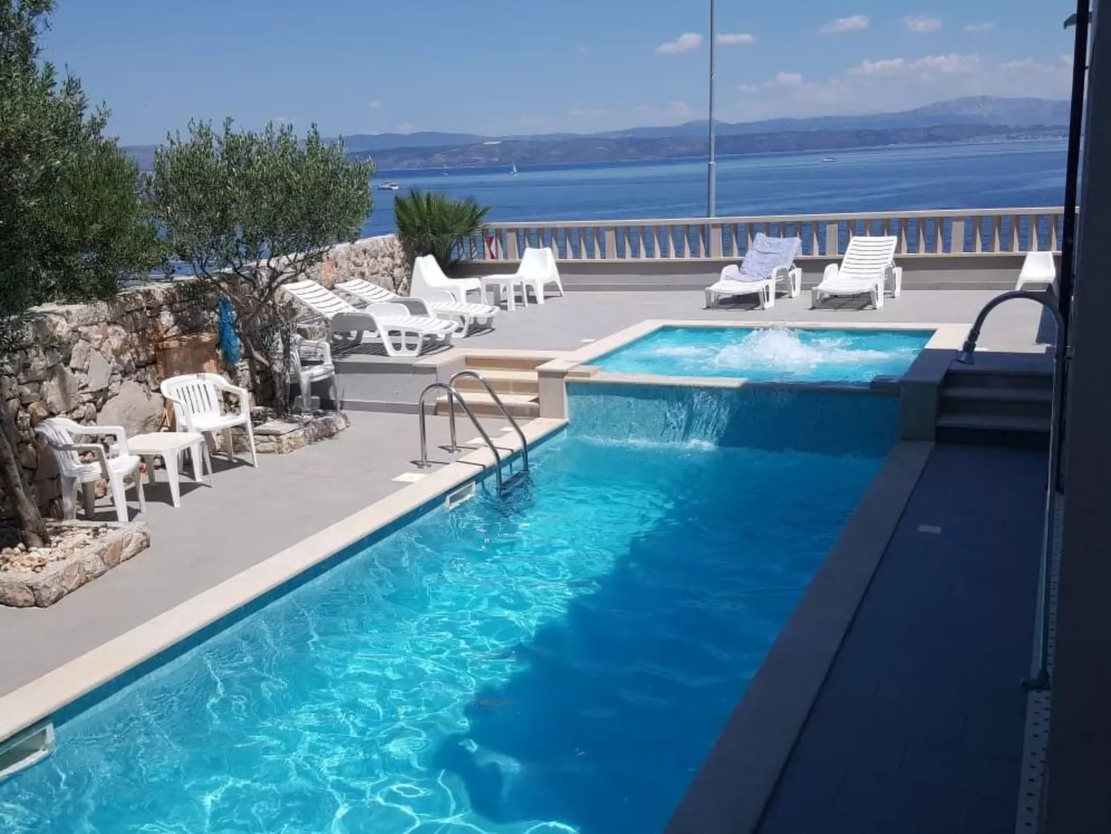 Mit beheiztem Außenpool