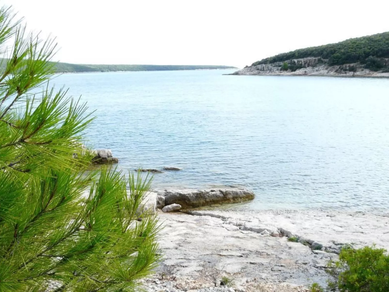 Appartement in Rakalj mit Großem Garten und Panoramablick-Buiten