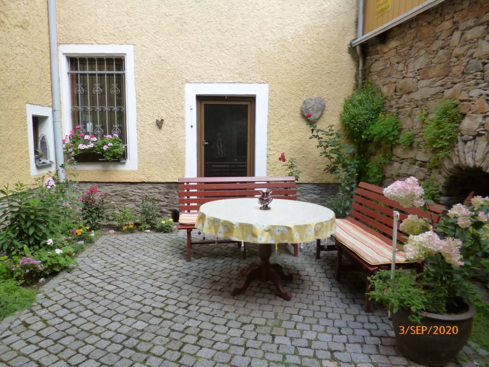 Im Vierseitenhof-Buiten