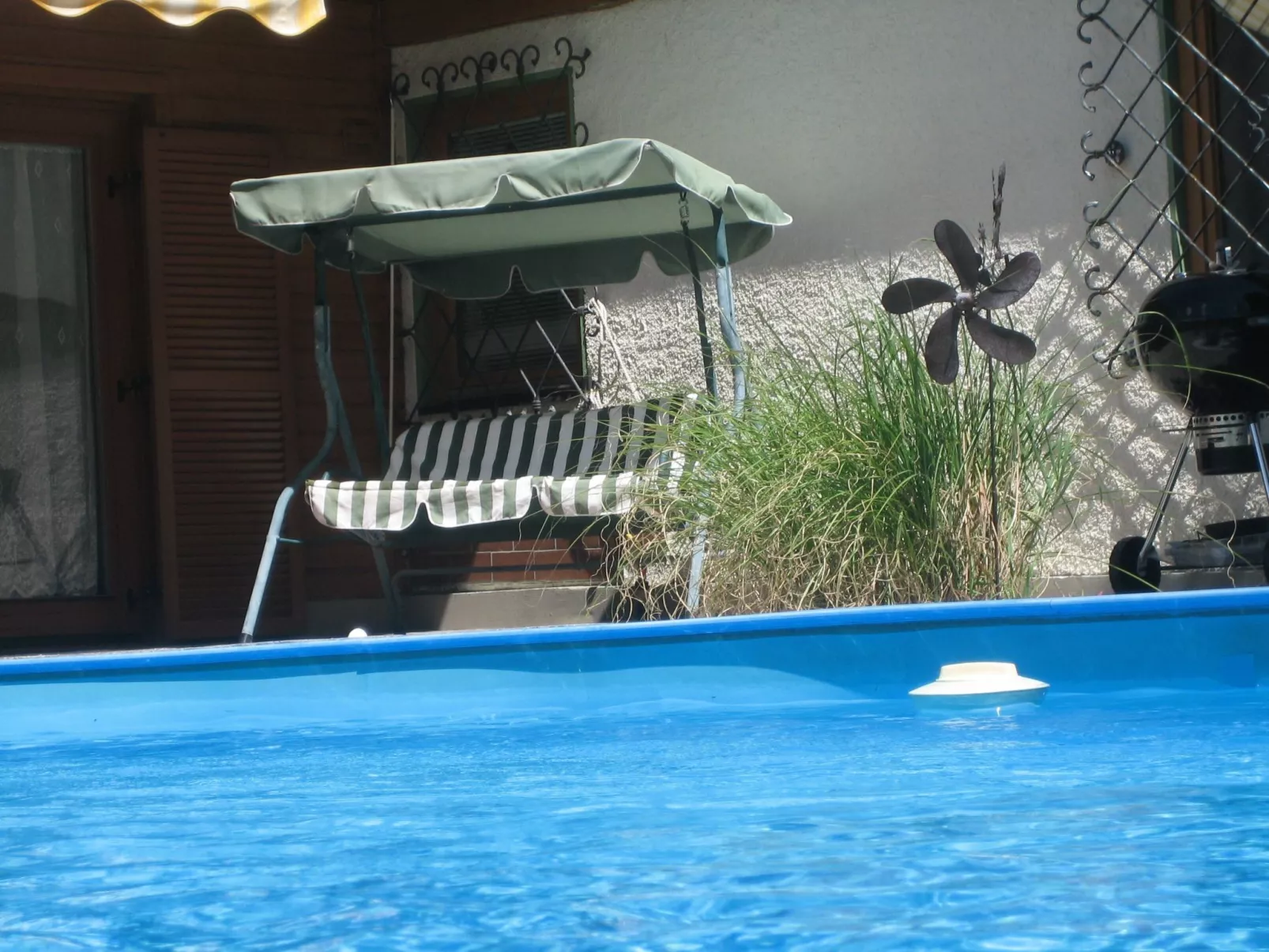 Geräumige Ferienwohnung mit zwei Schlafzimmern - Buiten