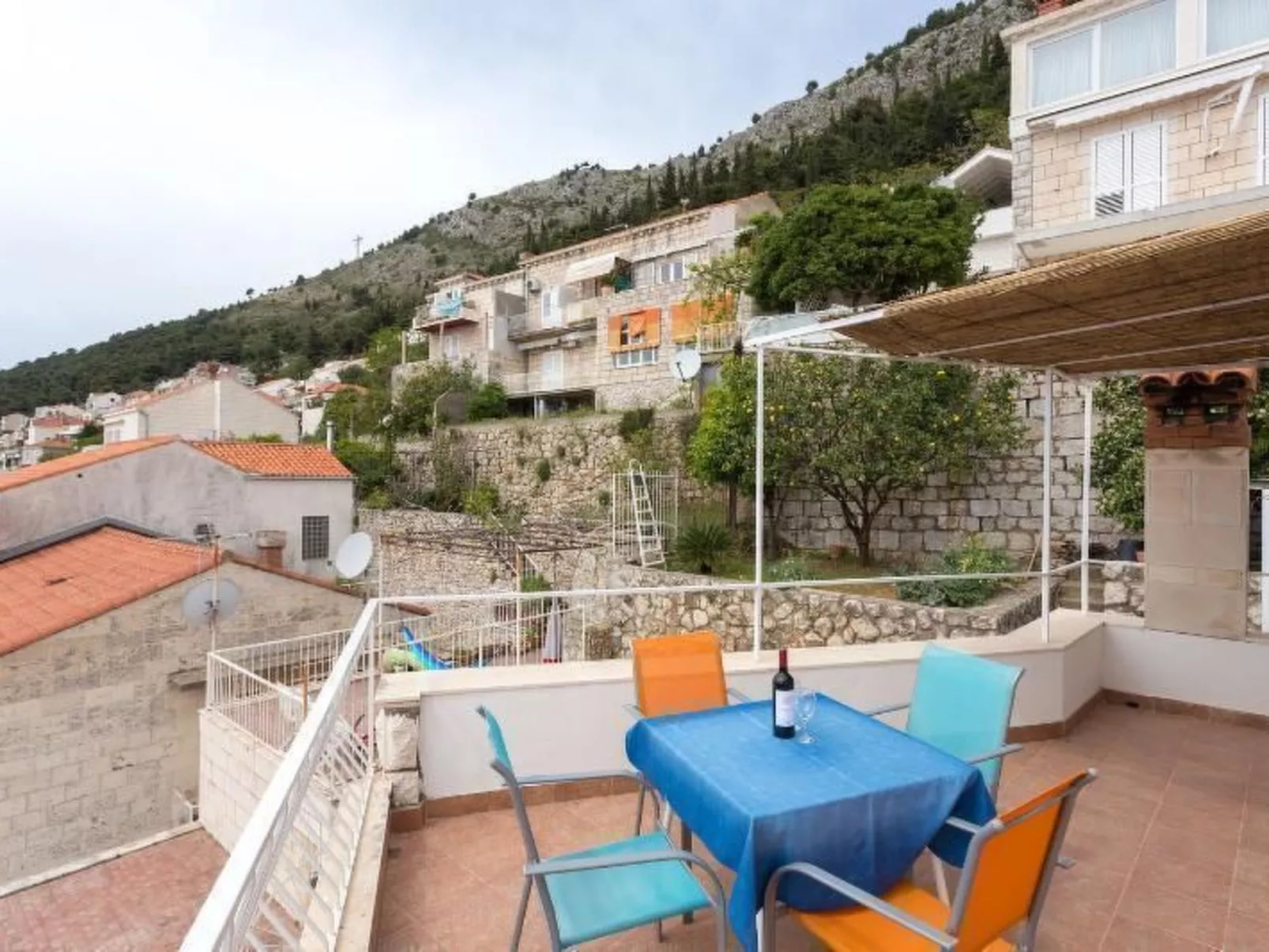 Mit Terrasse, in der Nähe des Strandes und des Zentrums, über den Dächern von D-Image-tags.info