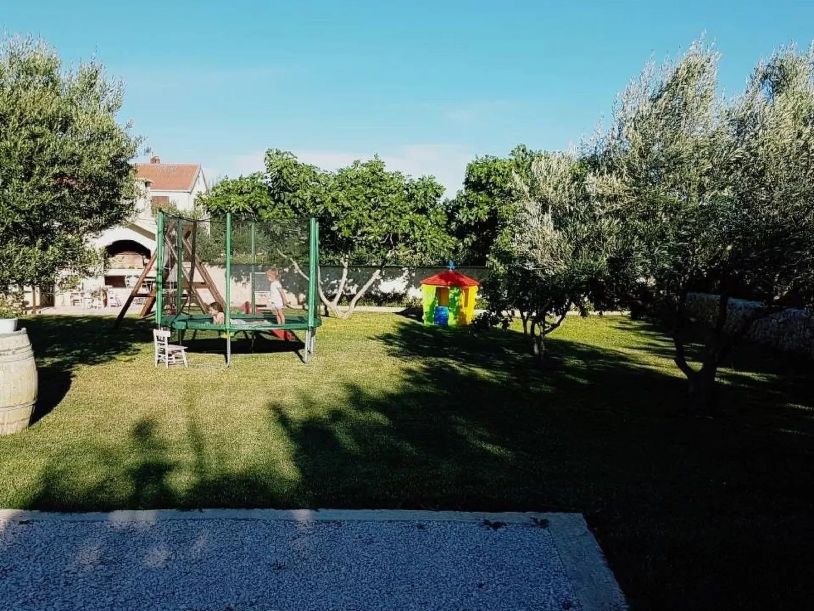 Wohnung Kim Brown - von TA Leut Agency-Image-tags.info