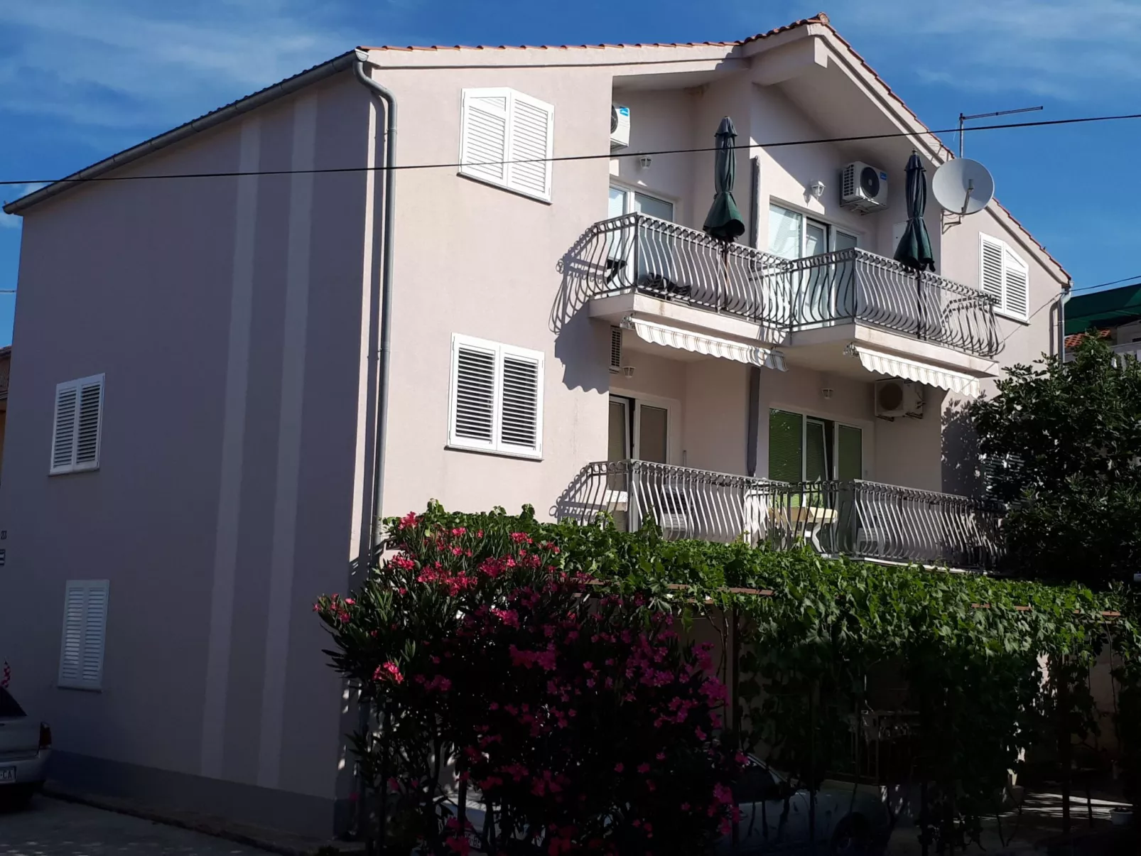 Gemütliches Apartment mit Balkon-Buiten