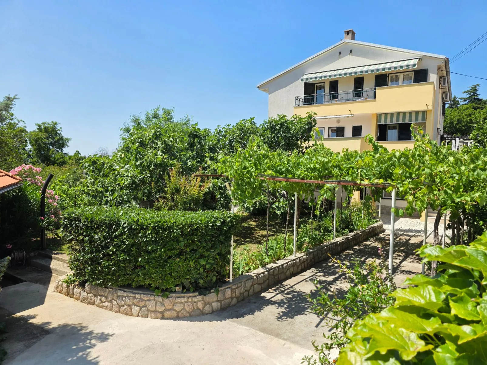 Wohnung mit Meerblick, 150 m vom Strand entfernt - Buiten