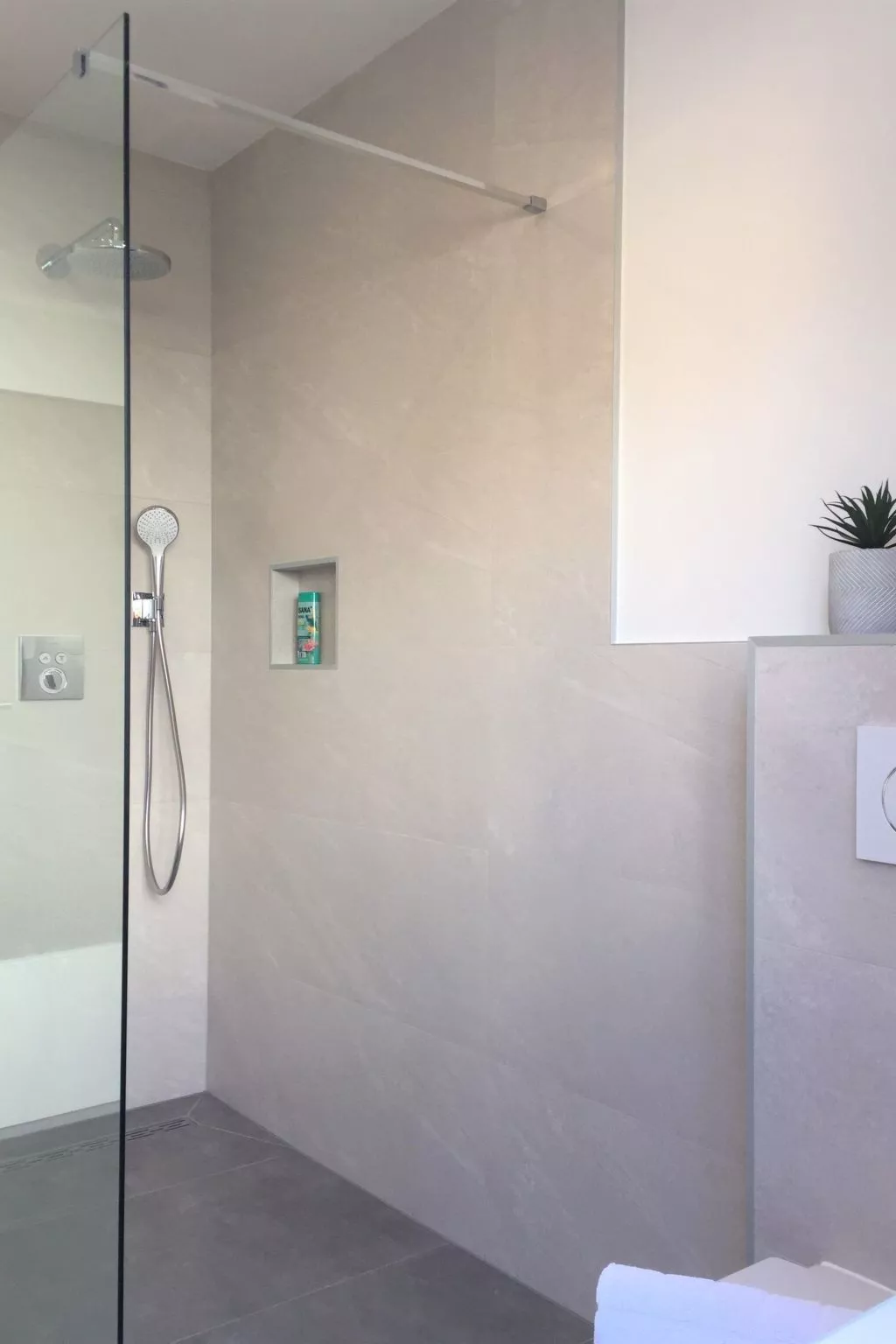 Klimatisierte Ferienwohnung in Okrug Gornji mit Gepflegtem Garten und Seeblick-Binnen