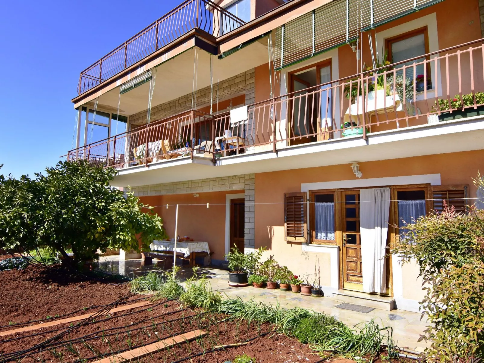 Wohnung in der Nähe des Strandes Basanija - Buiten