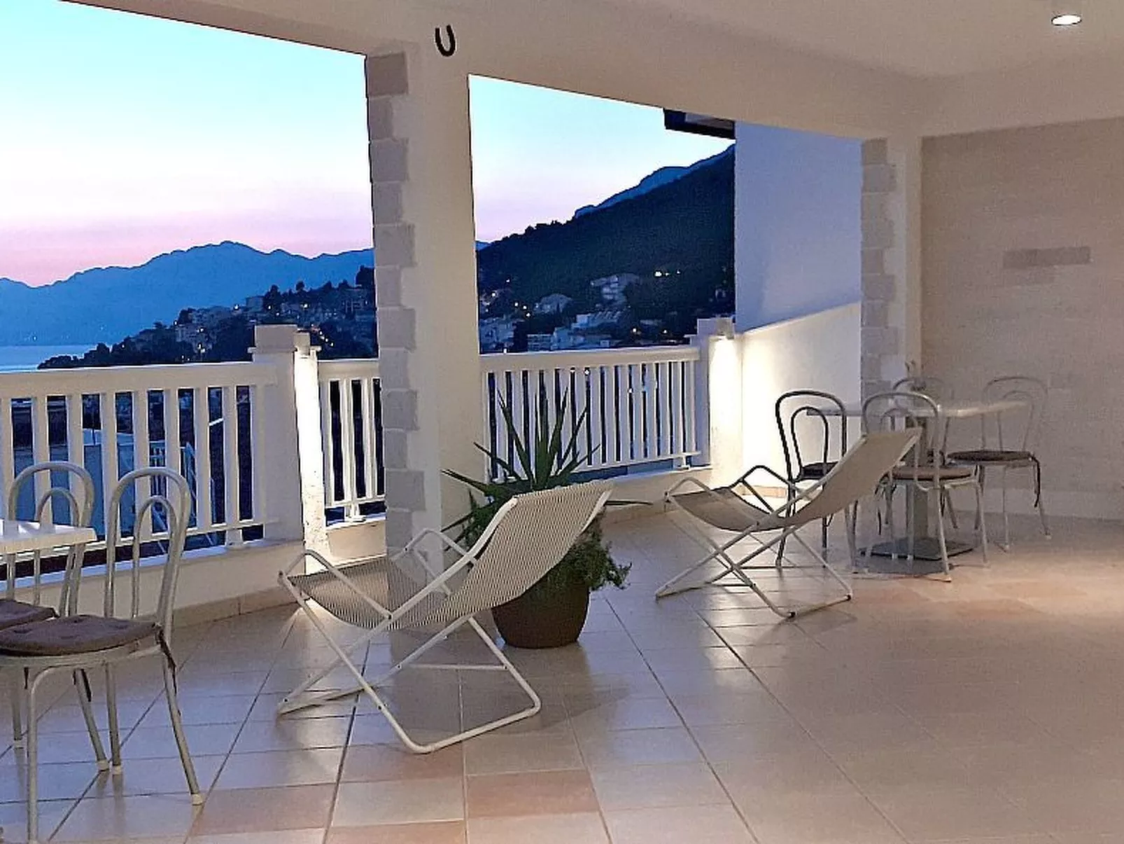 Mit Blick auf das Wasser - Buiten