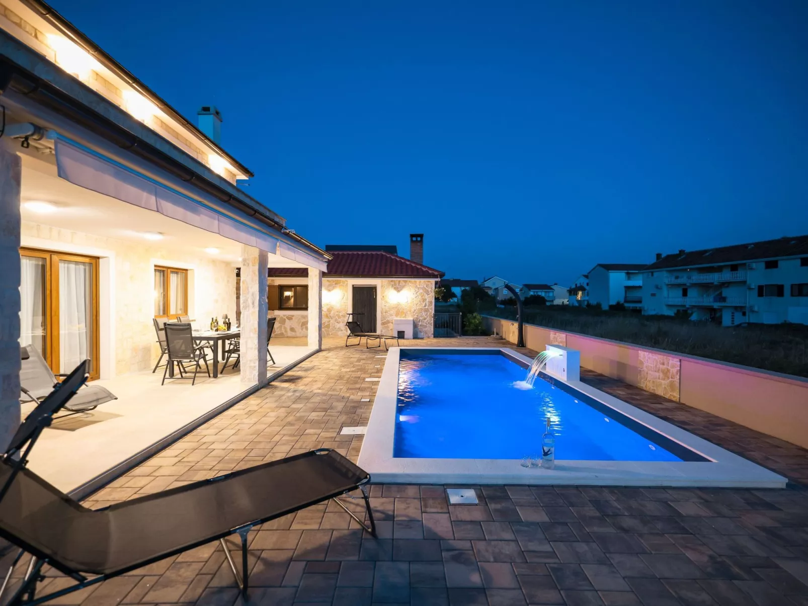 Villa mit beheiztem Pool in der Nähe des Meeres-TA Leut Agency-Buiten