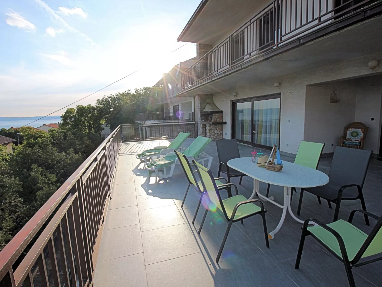 Wunderschönes Ferienhaus in Povile mit Garten, Terrasse und Grill und Meerblick-Buiten