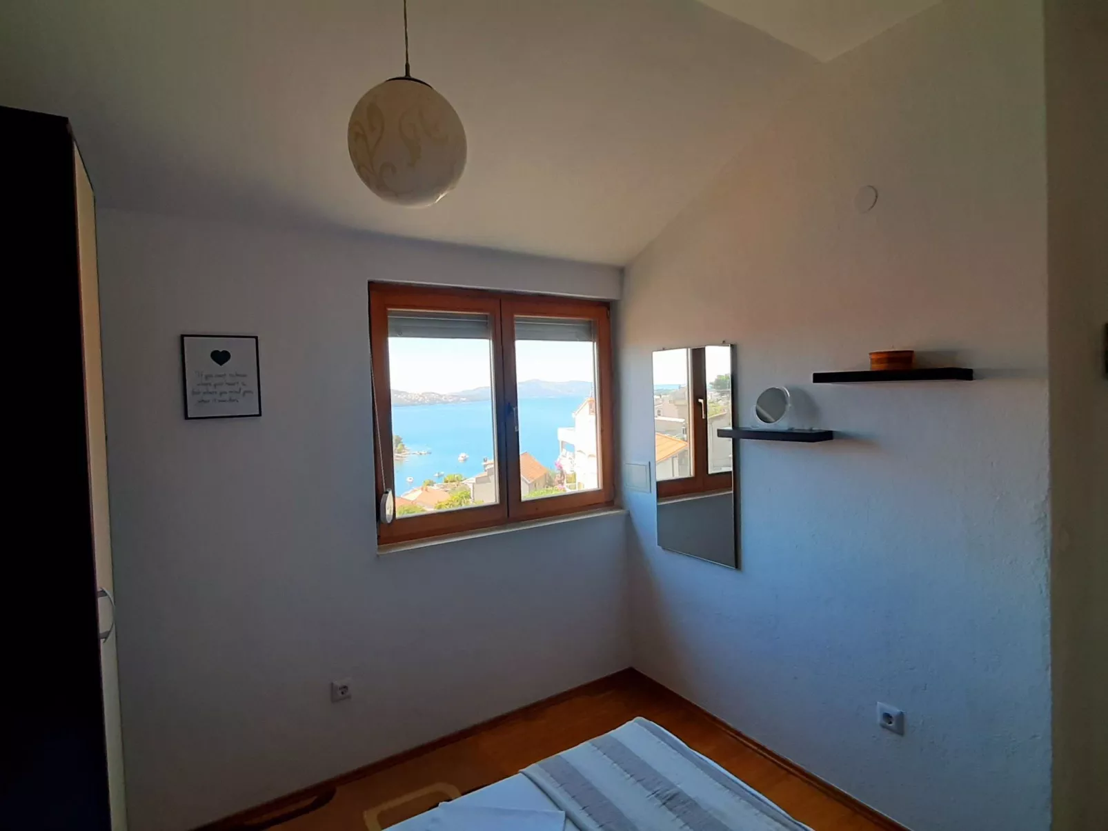 Mit Blick auf das Wasser-Binnen