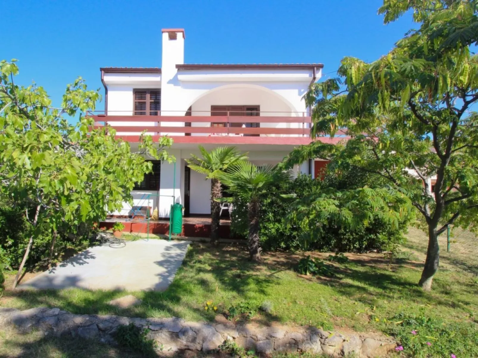 "Apartman Nada" mit Terrasse-Buiten