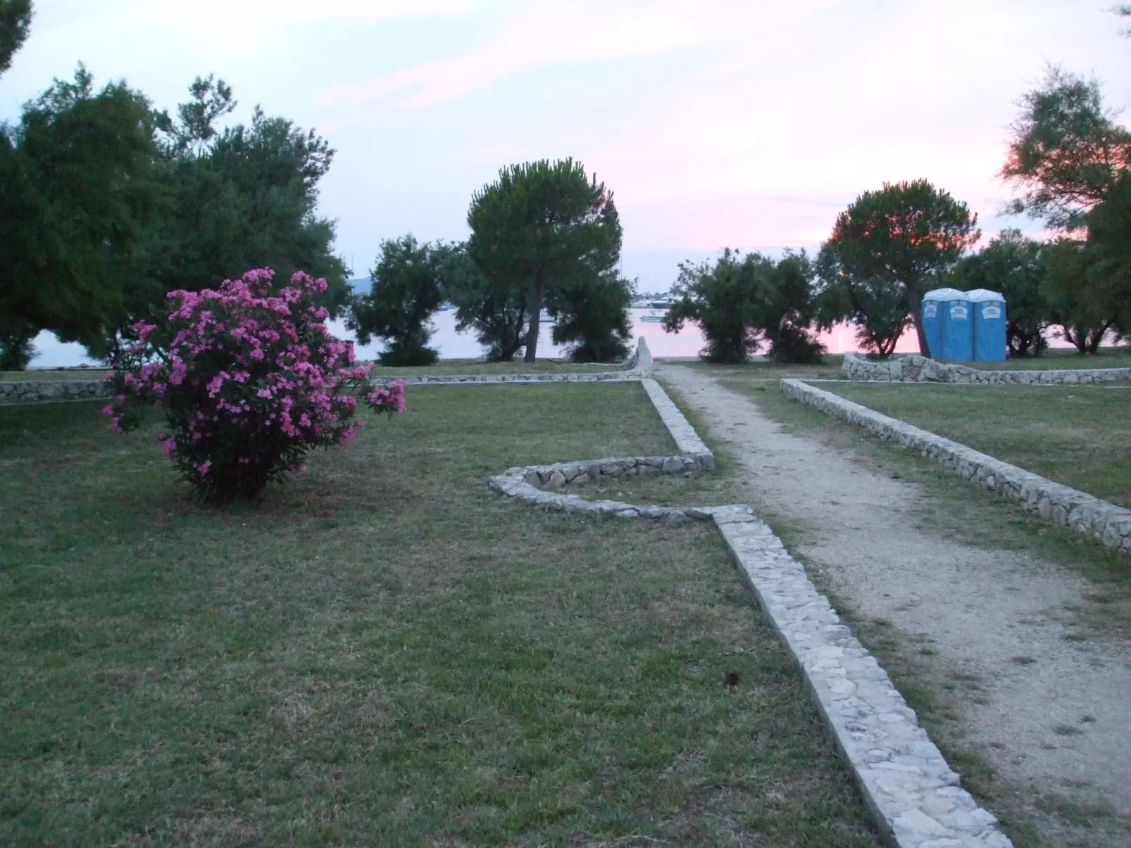 Appartement mit Balkon-Buiten