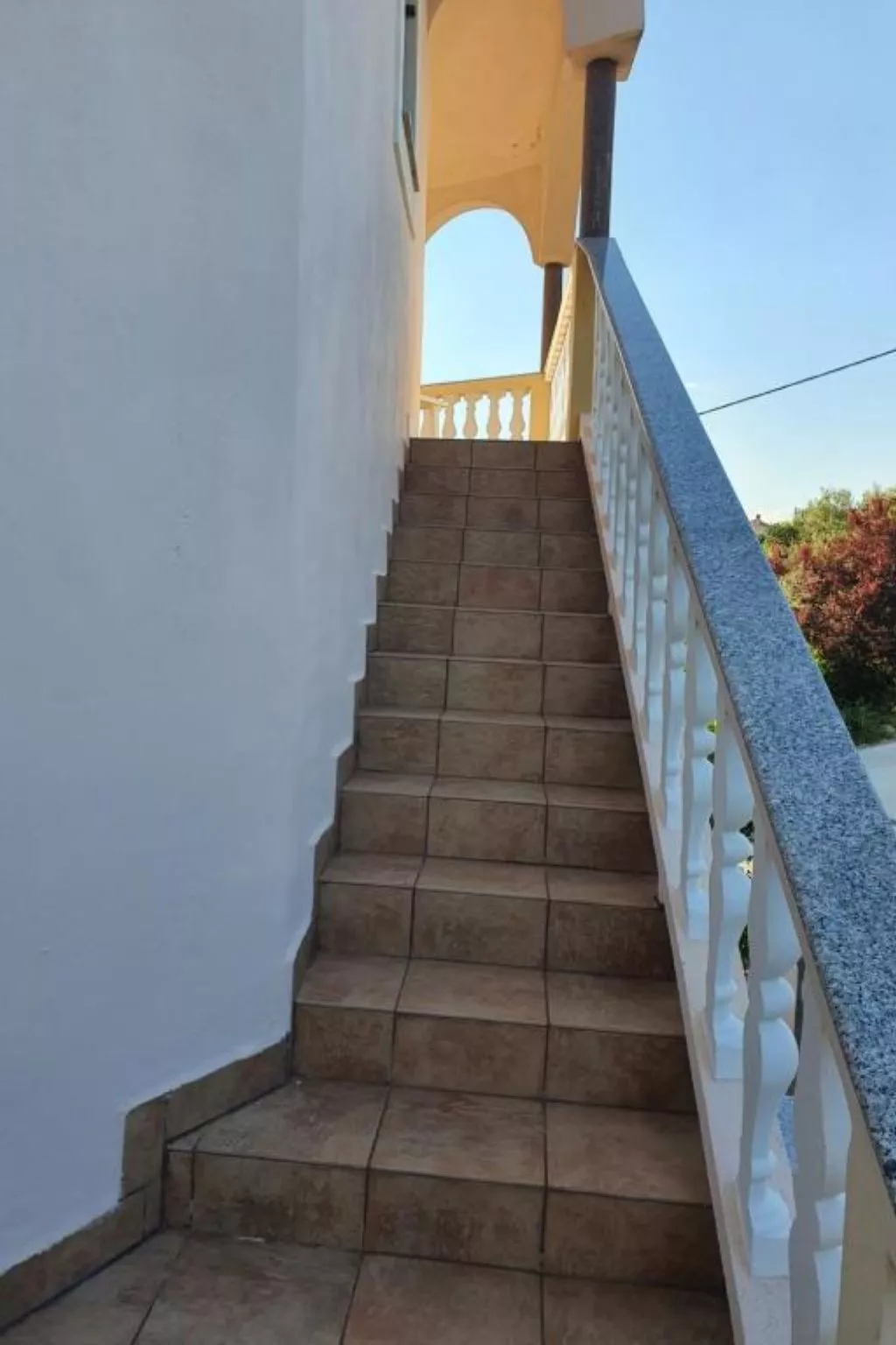 "Nikica" mit Blick auf das Meer-Buiten