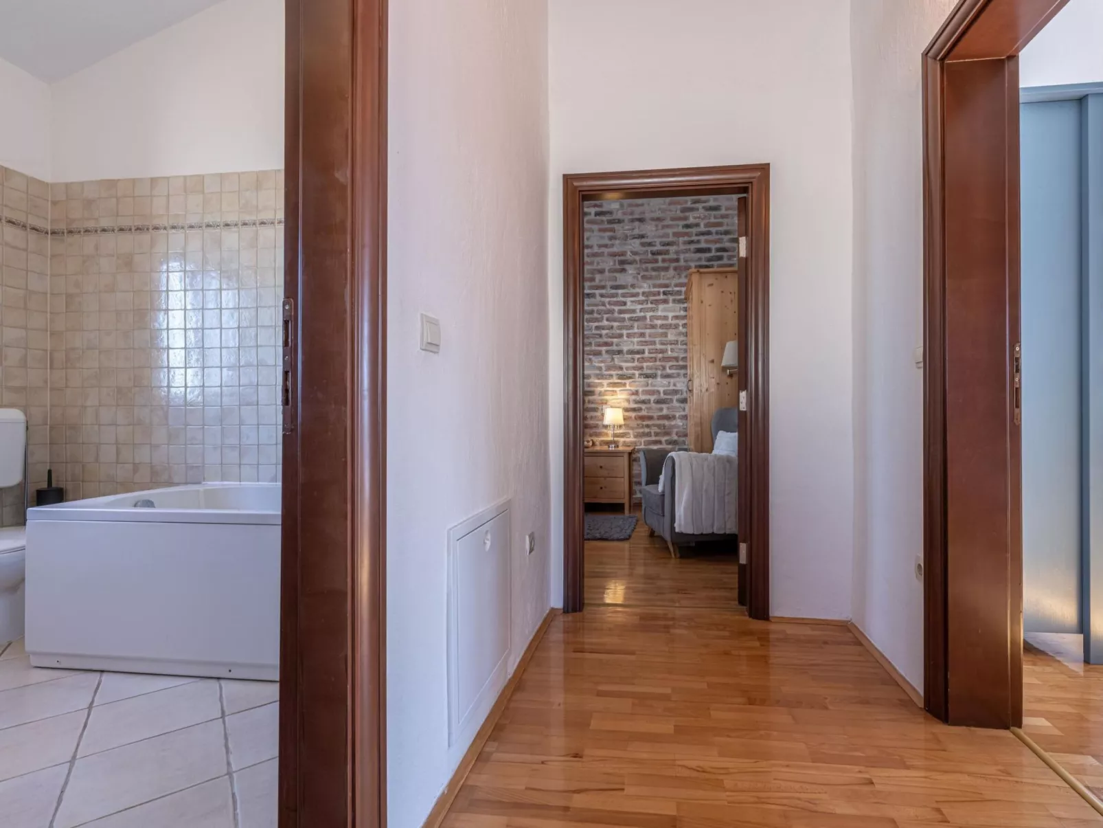 "Paradis 6" mit Whirlpool-Binnen