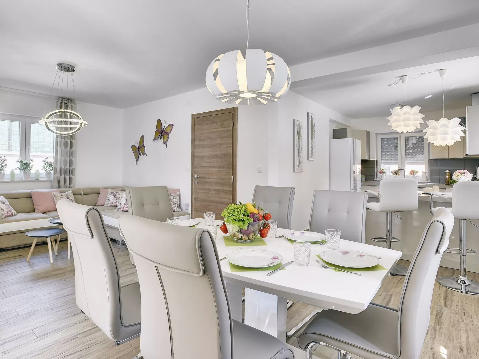 Ferienvilla mit Garten, Grill und Terrasse-Binnen