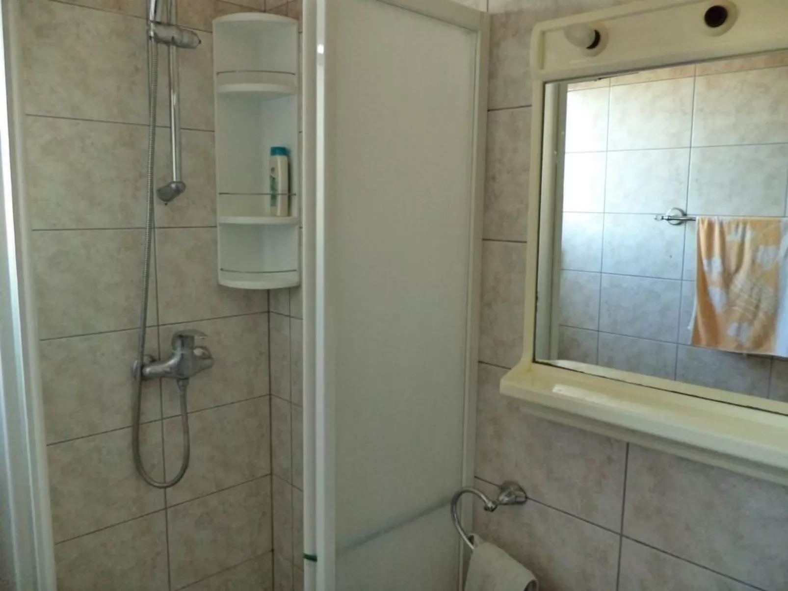 Mit Balkon, für fünf Personen-Image-tags.info