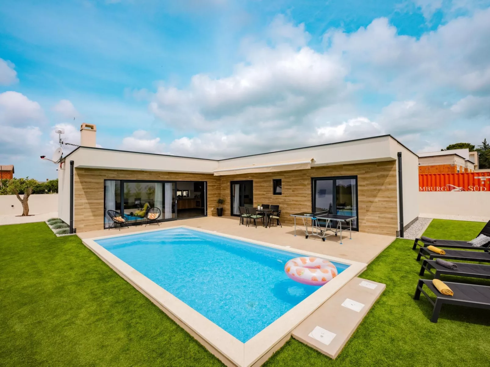 Villa Aura-Image-tags.info