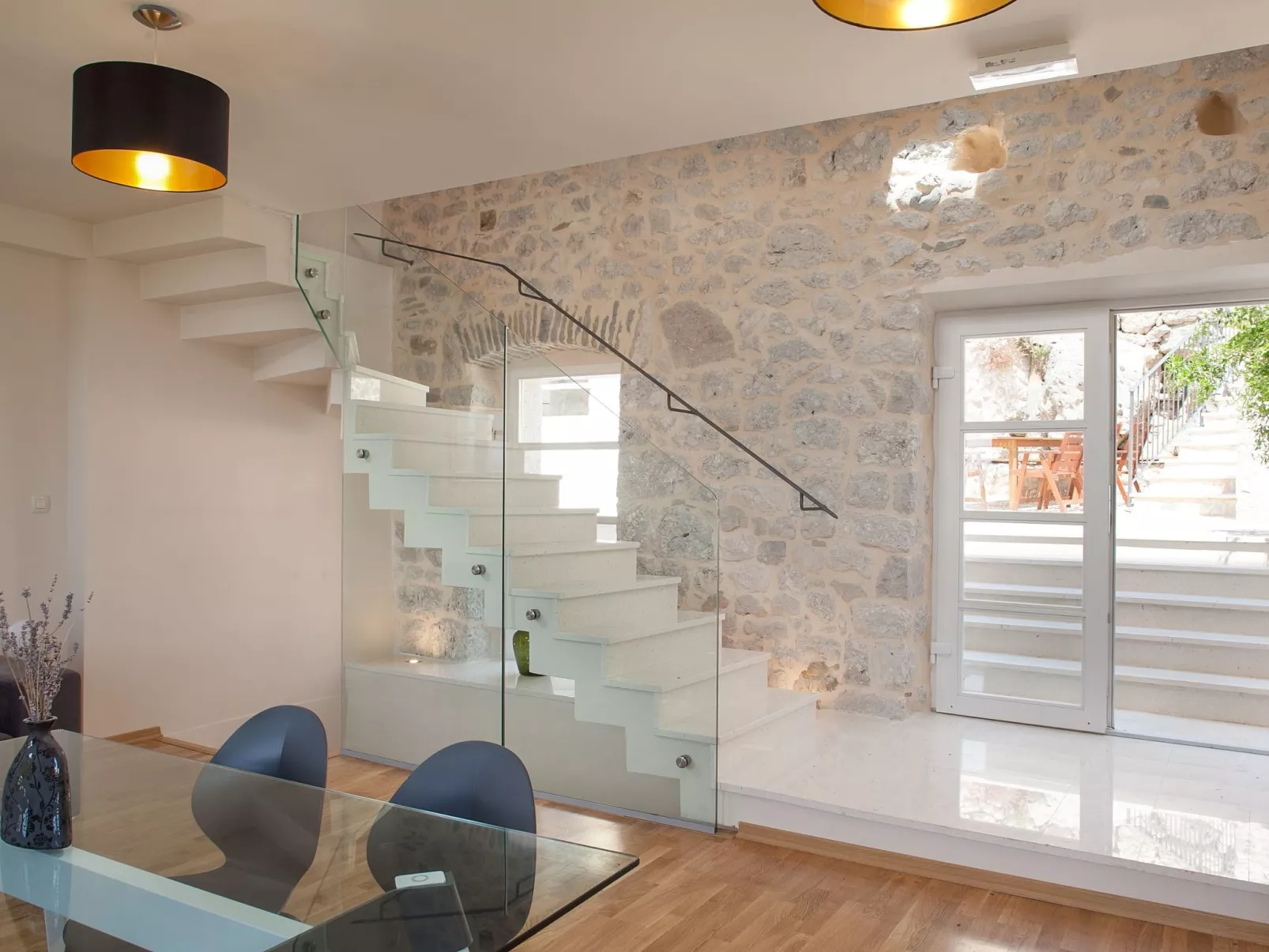 Wunderschöne Steinvilla mit tollem Ausblick-Binnen