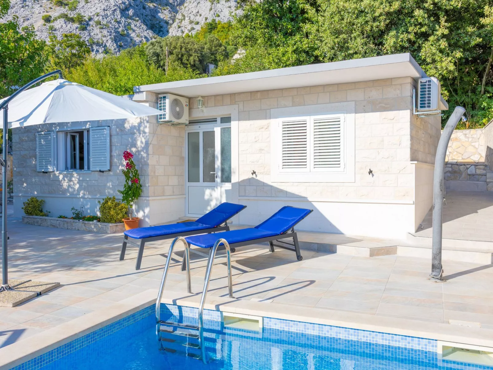 Günstiges Ferienhaus mit Pool und Meerblick-Image-tags.info