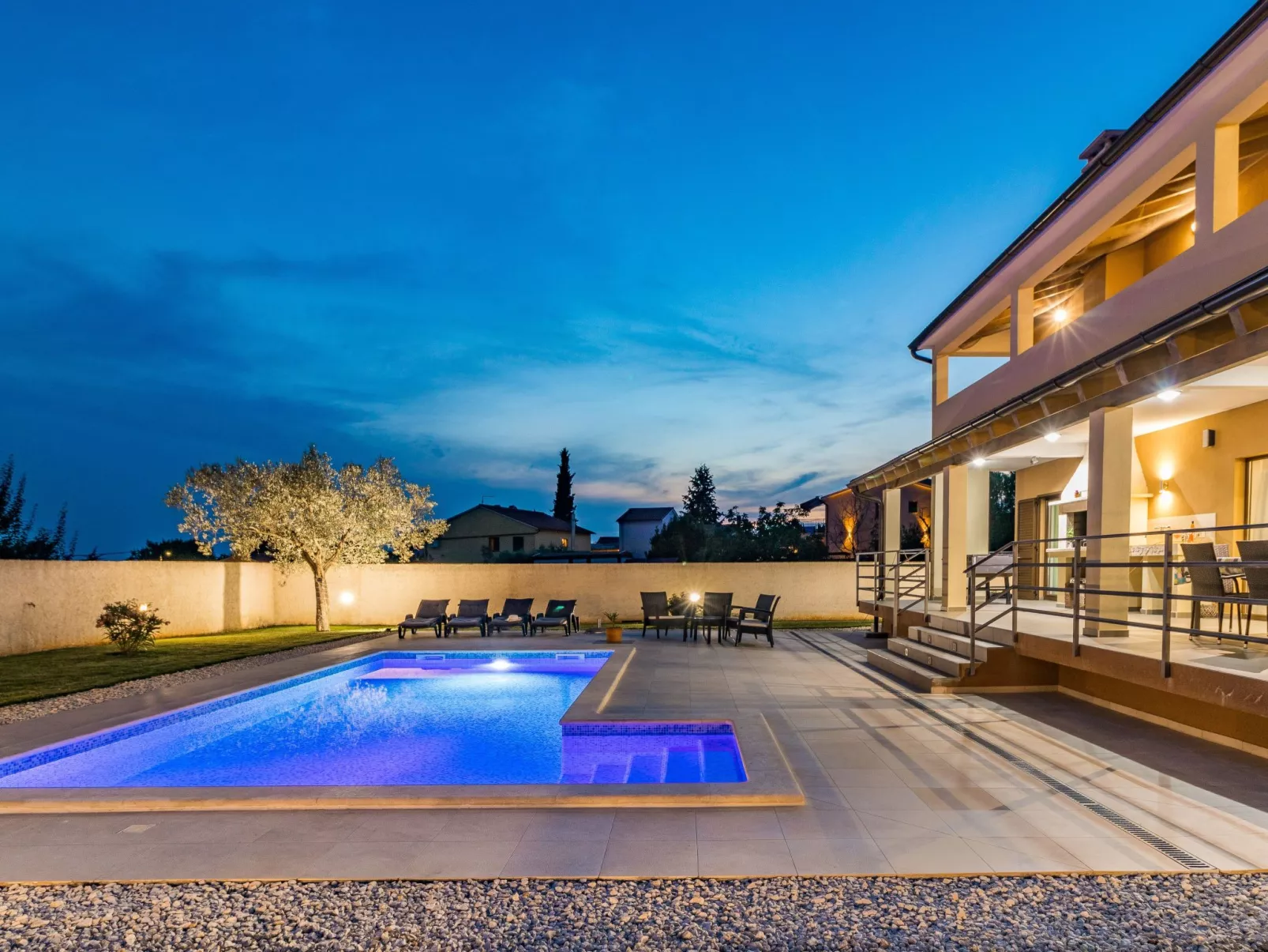 In Juršići mit Privatem Pool-Buiten