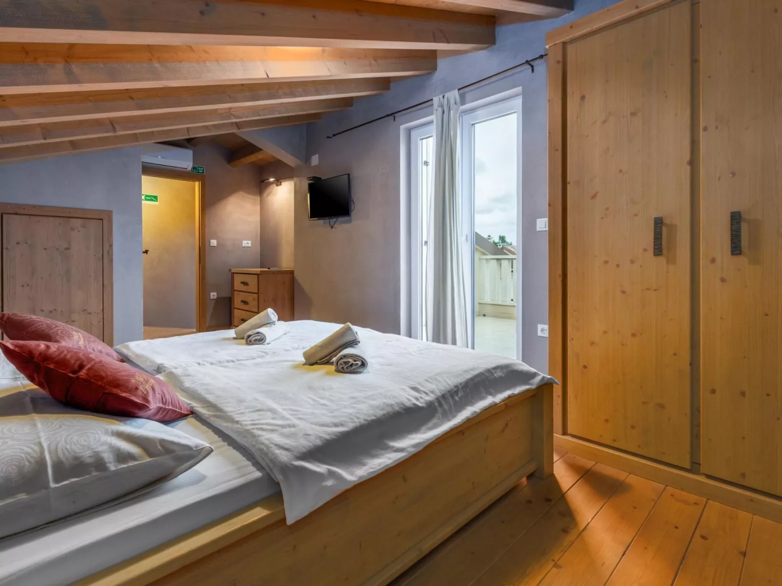 Villa Chiara mit 6 Schlafzimmern in Meeresnähe-Binnen