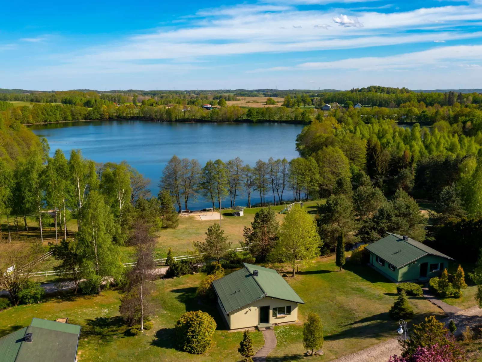 Haus am See mit Sauna-Buiten
