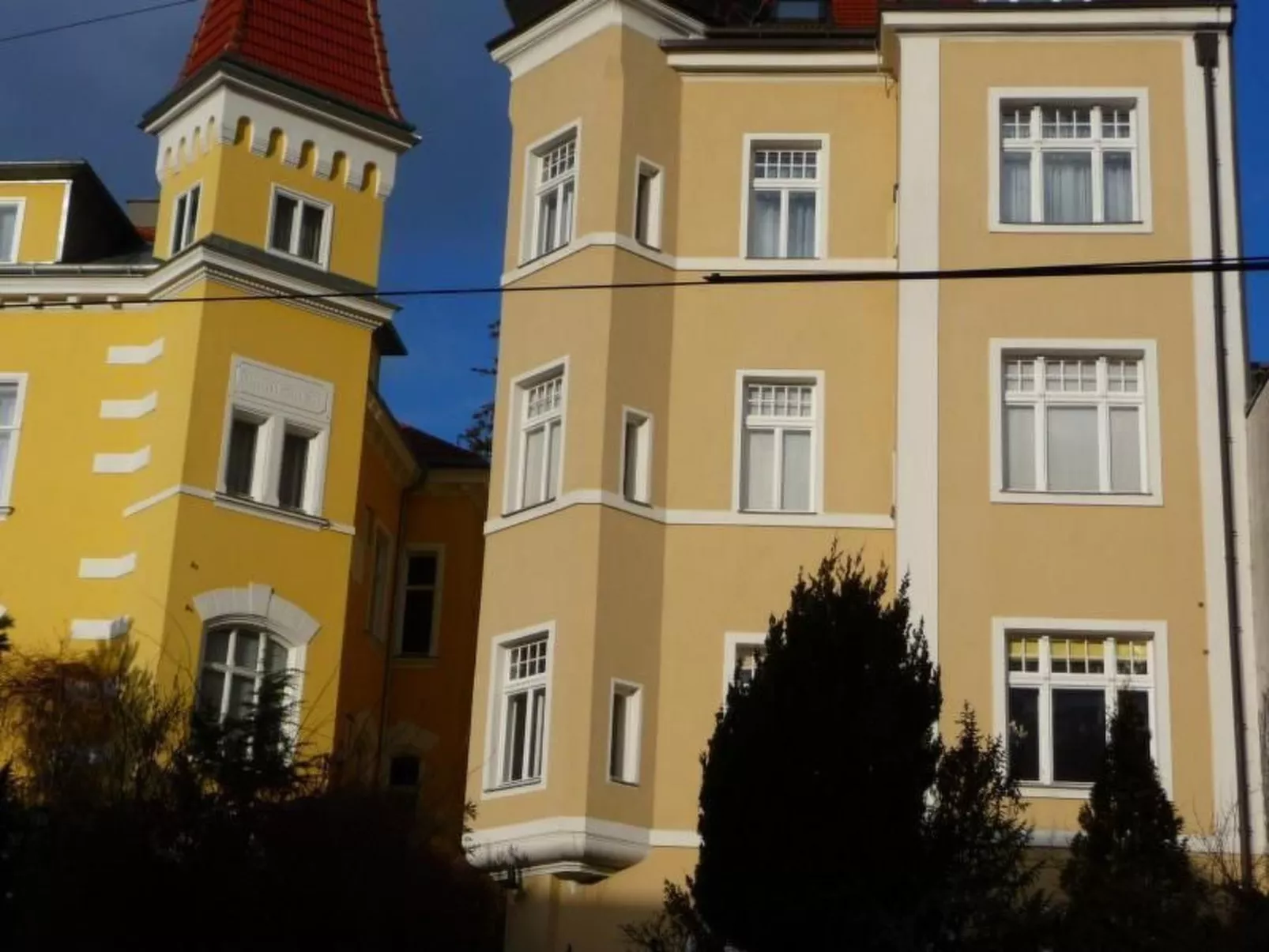 Mit Garagenplatz-Buiten