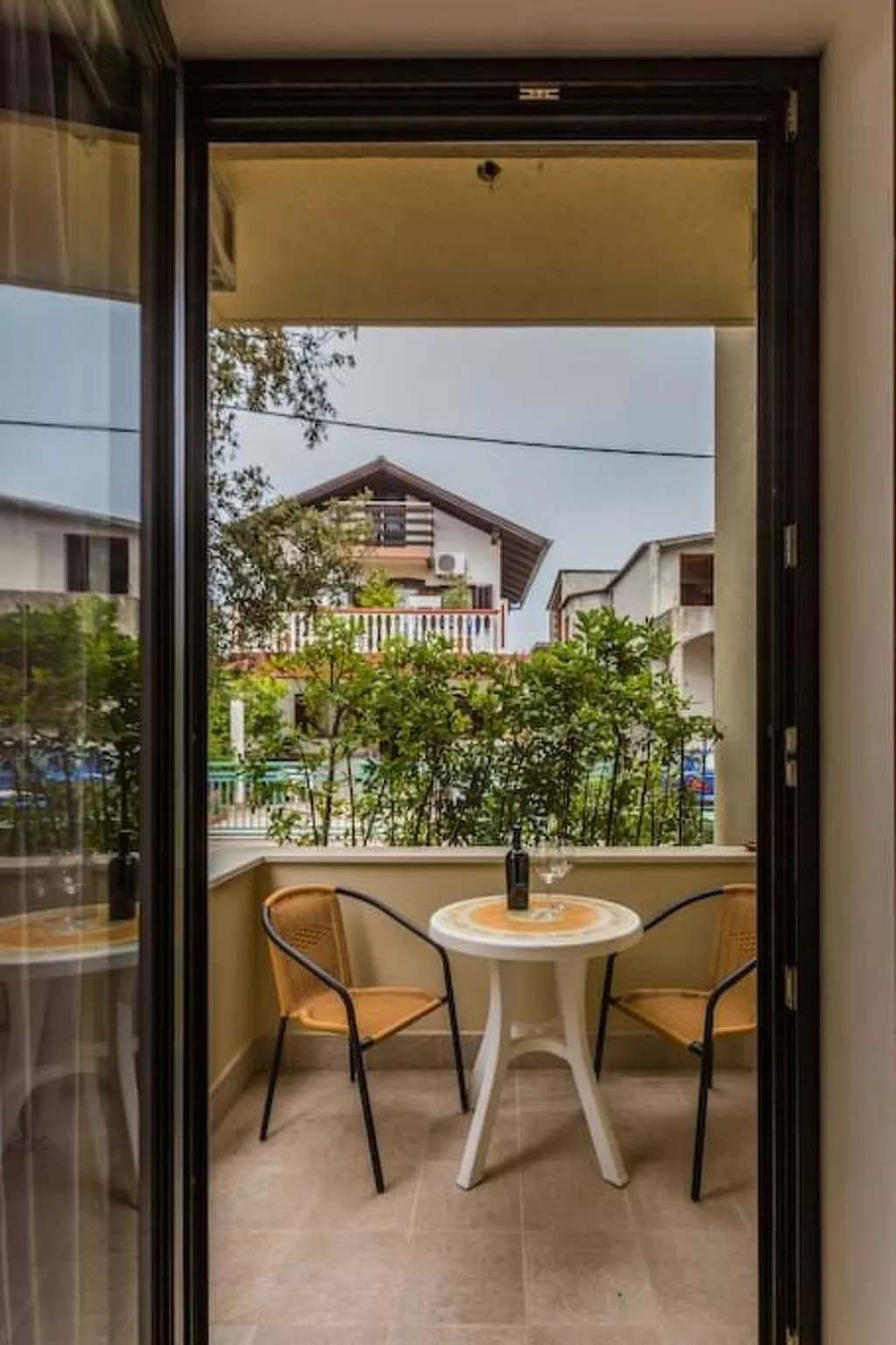 Studio-Apartment "Nives" mit Blick auf das Wasser-Binnen