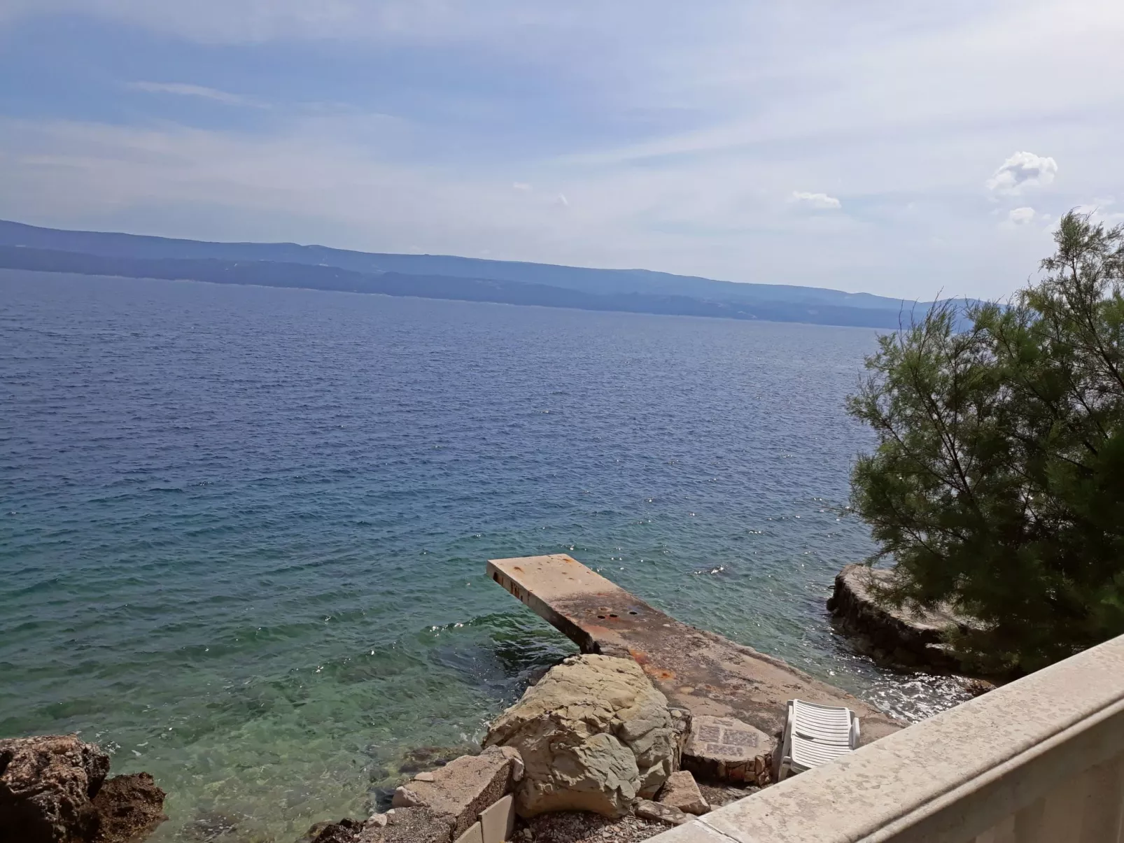 Haus am Wasser mit Blick aufs Wasser-Buiten