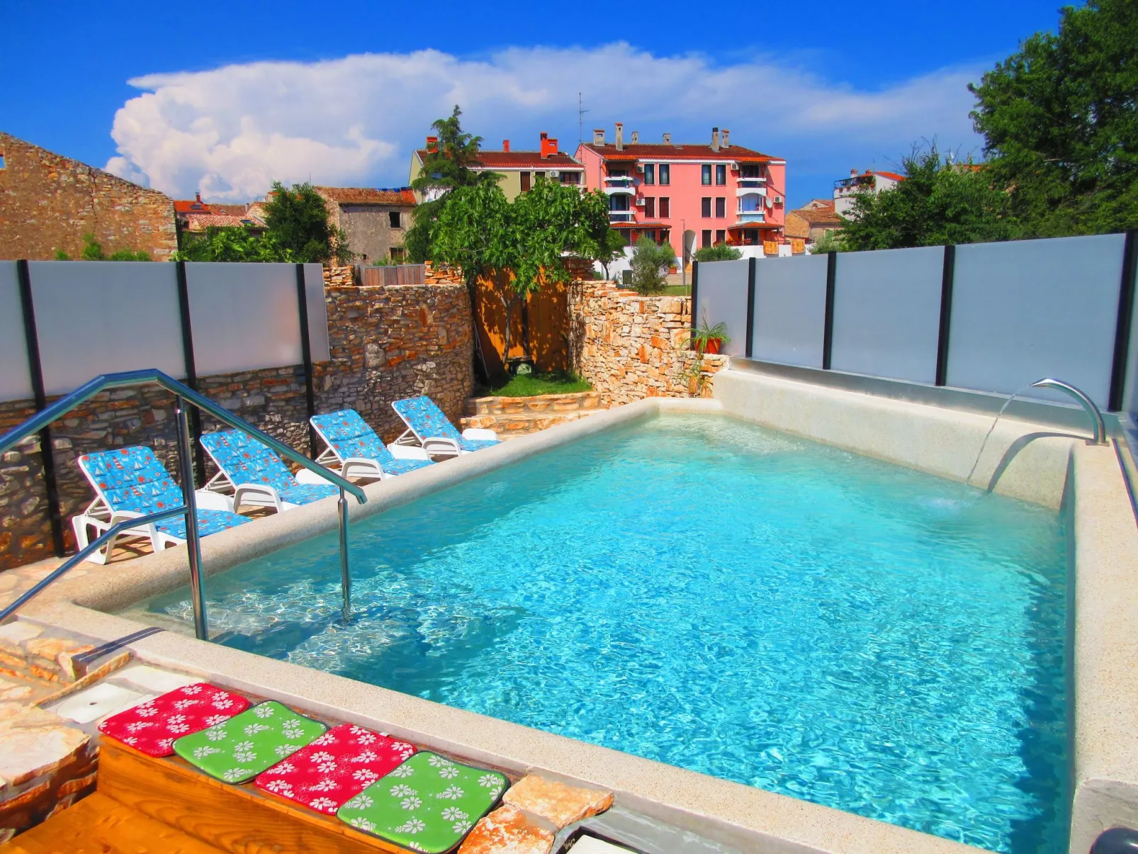 In Vodnjan mit Privatem Pool-Buiten