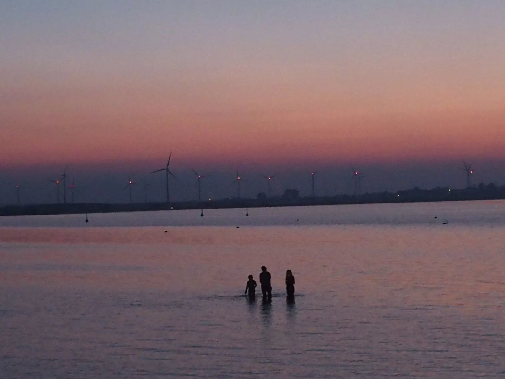 Moderne Ferienwohnung mit Balkon, nur 500 Meter von Meer und Strand entfernt-Buiten