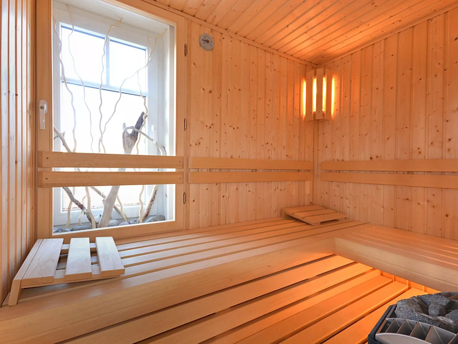 Komfort Ferienhaus mit Sauna und Kamin, auf großem Waldgrundstück, in absoluter-Binnen