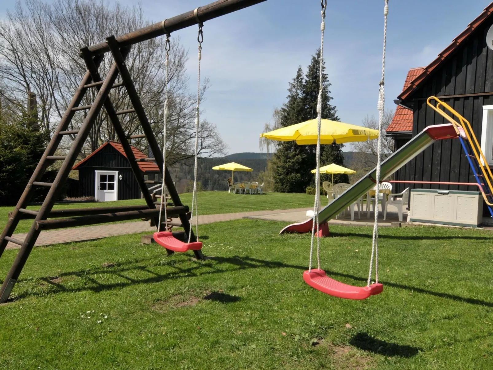 Mit Garten und Spielplatznutzung-Buiten