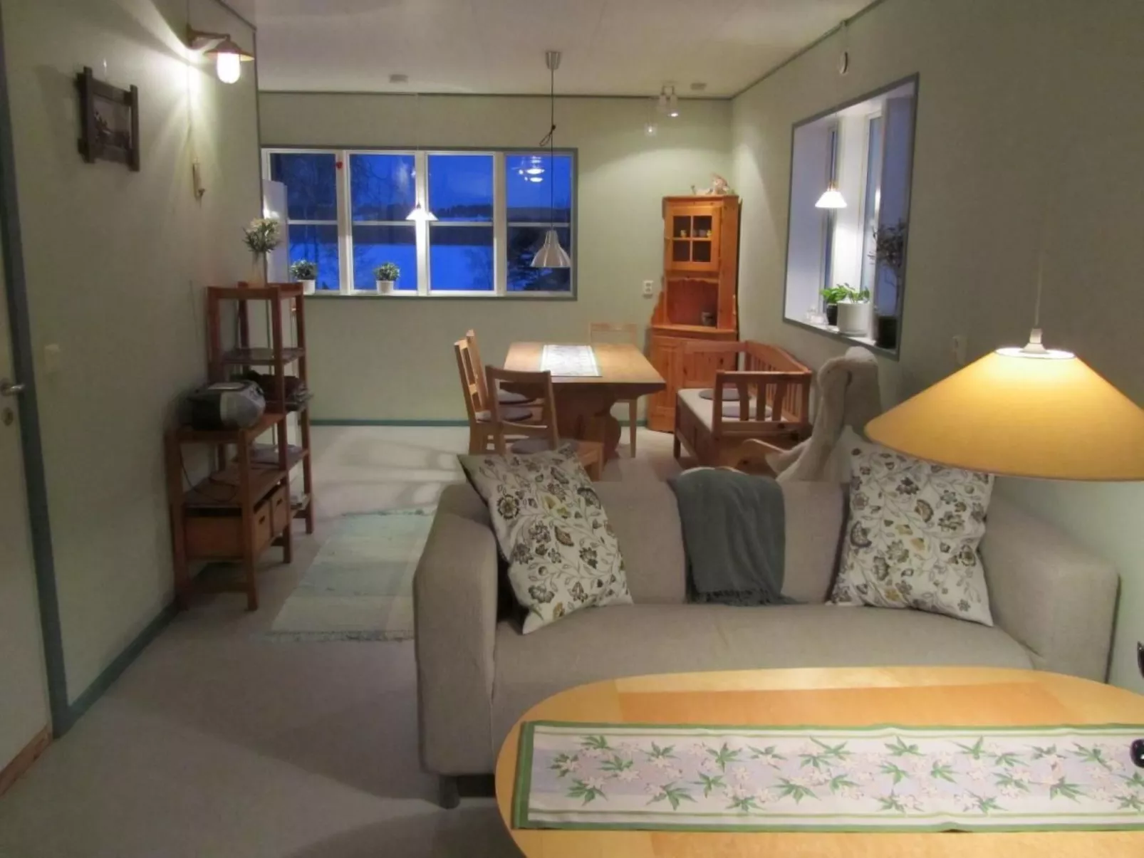 Haus mit toller Aussicht an einem schönen See-Binnen