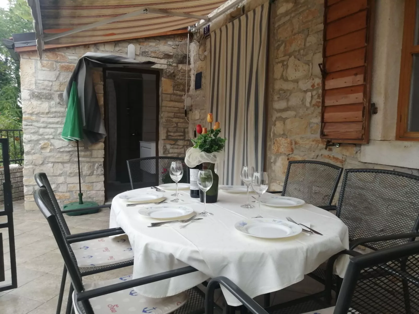 Villa 'Vickovi' mit Gemeinschaftspool-Buiten