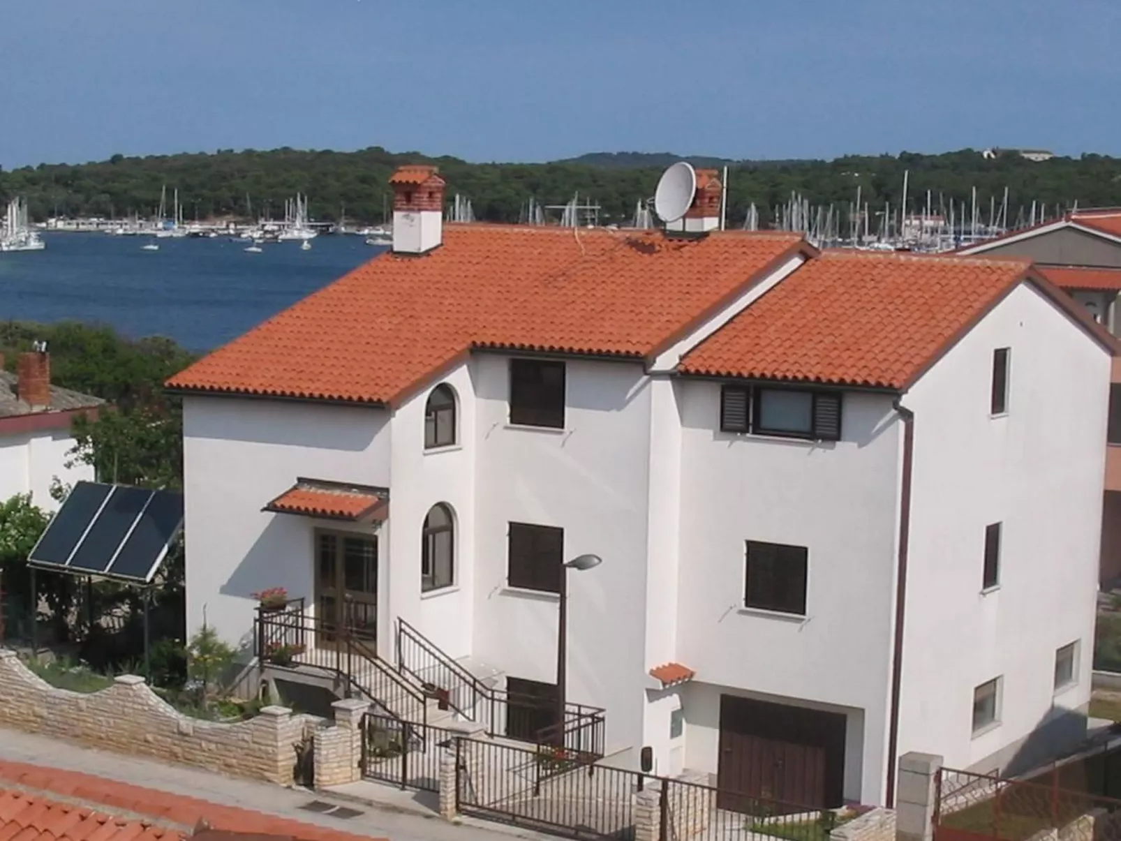 Wohnung mit großer Terrasse-Buiten