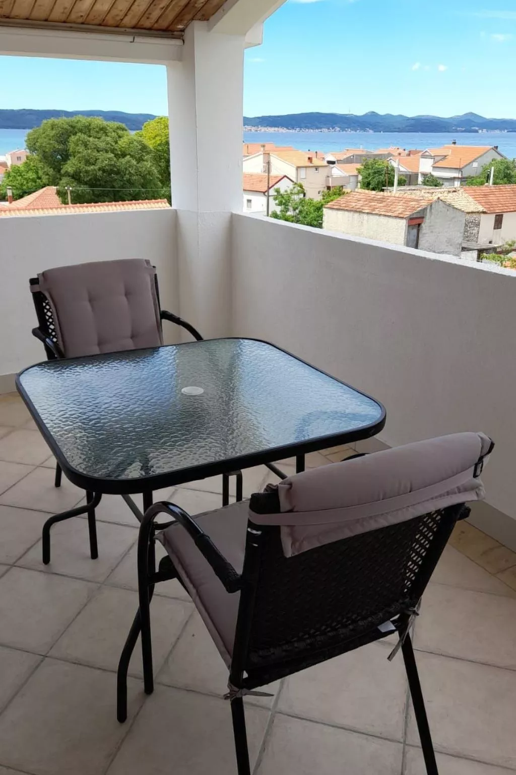 Mit Blick auf das Wasser-Buiten