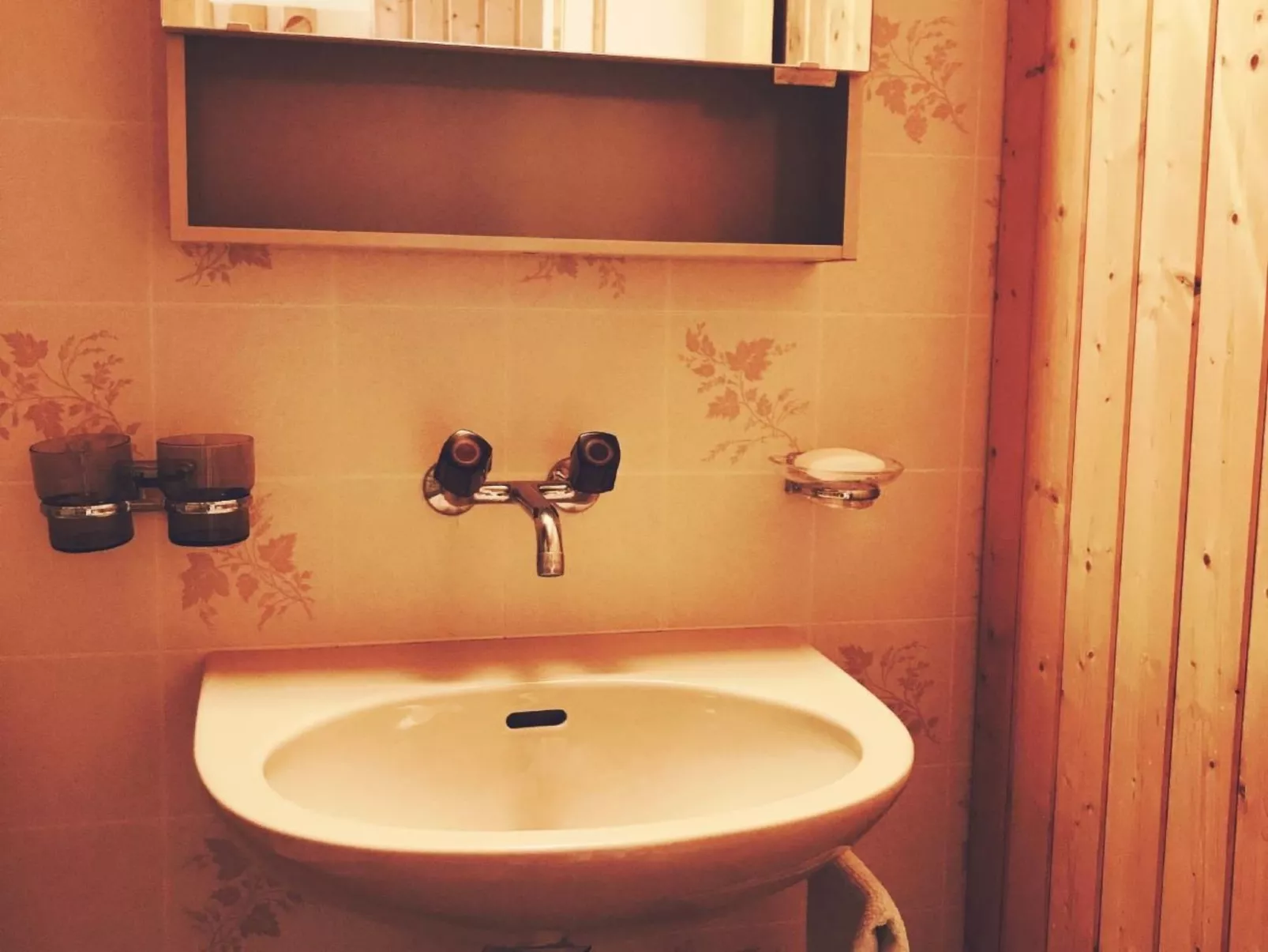 Haus "Nyfeler" Obergeschoss 4-Bettwohnung-Image-tags.info